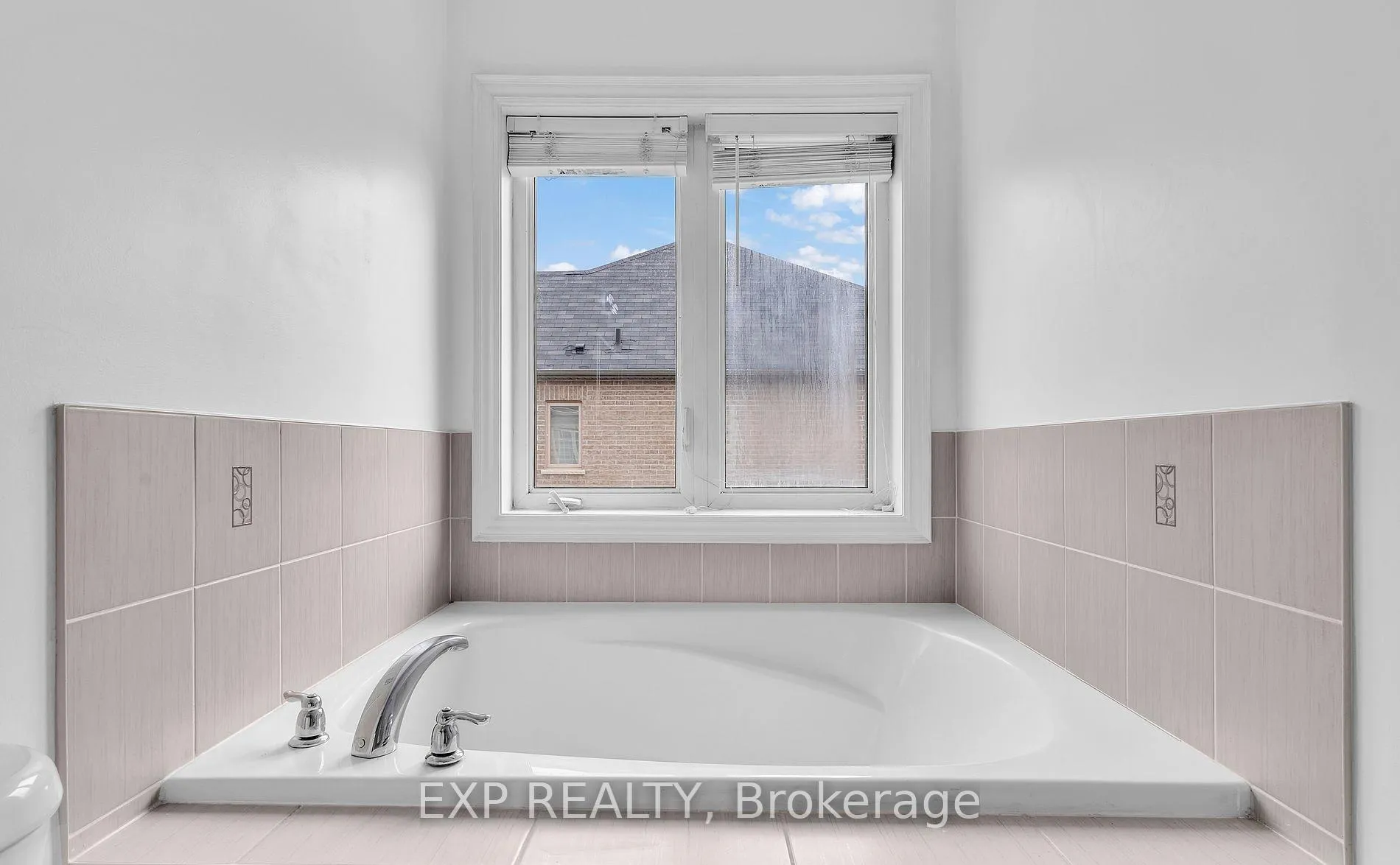 Photo 20 of 61 Richler Avenue, Vaughan, Kleinburg — HOMEH