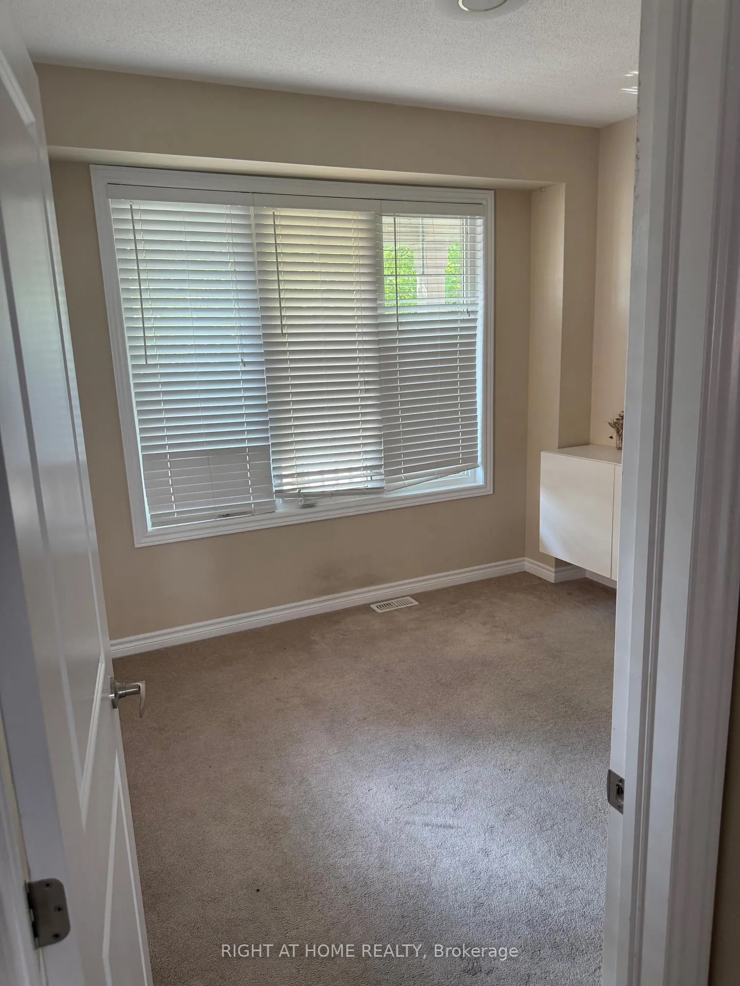 Photo 4 of 371 Vendevale Avenue, Ottawa, Stittsville (North) — HOMEH
