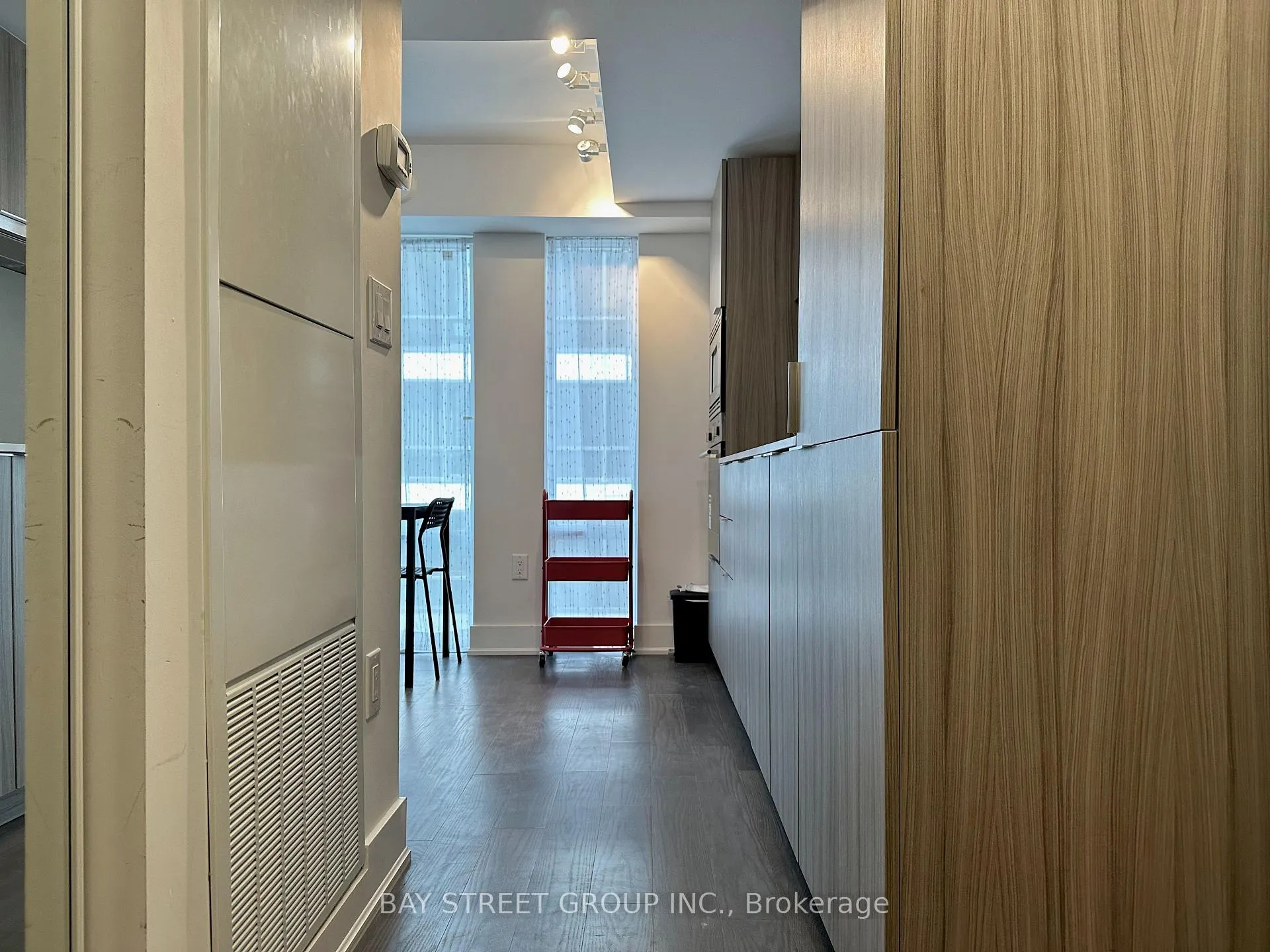 Photo 5 of Unit 821, 955 Bay Street, Toronto, Bay Street Corridor — HOMEH