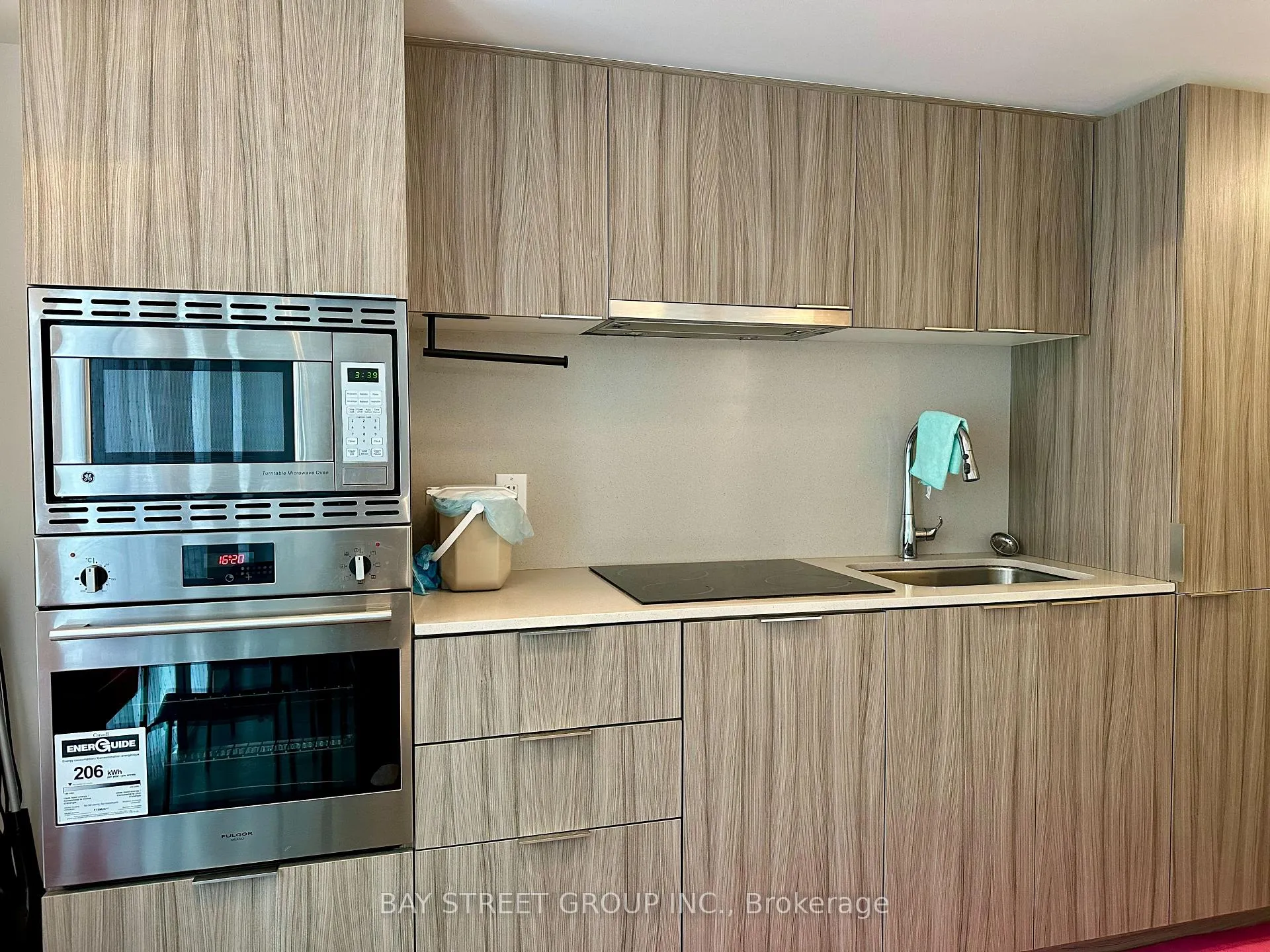 Photo 6 of Unit 821, 955 Bay Street, Toronto, Bay Street Corridor — HOMEH