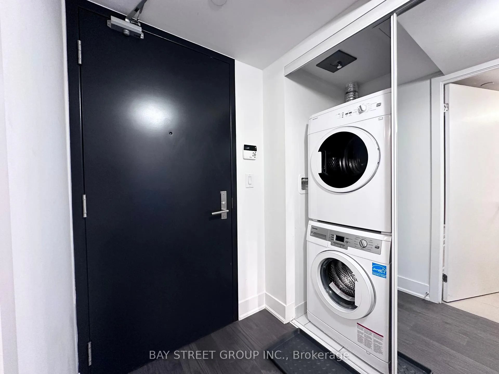 Photo 13 of Unit 821, 955 Bay Street, Toronto, Bay Street Corridor — HOMEH