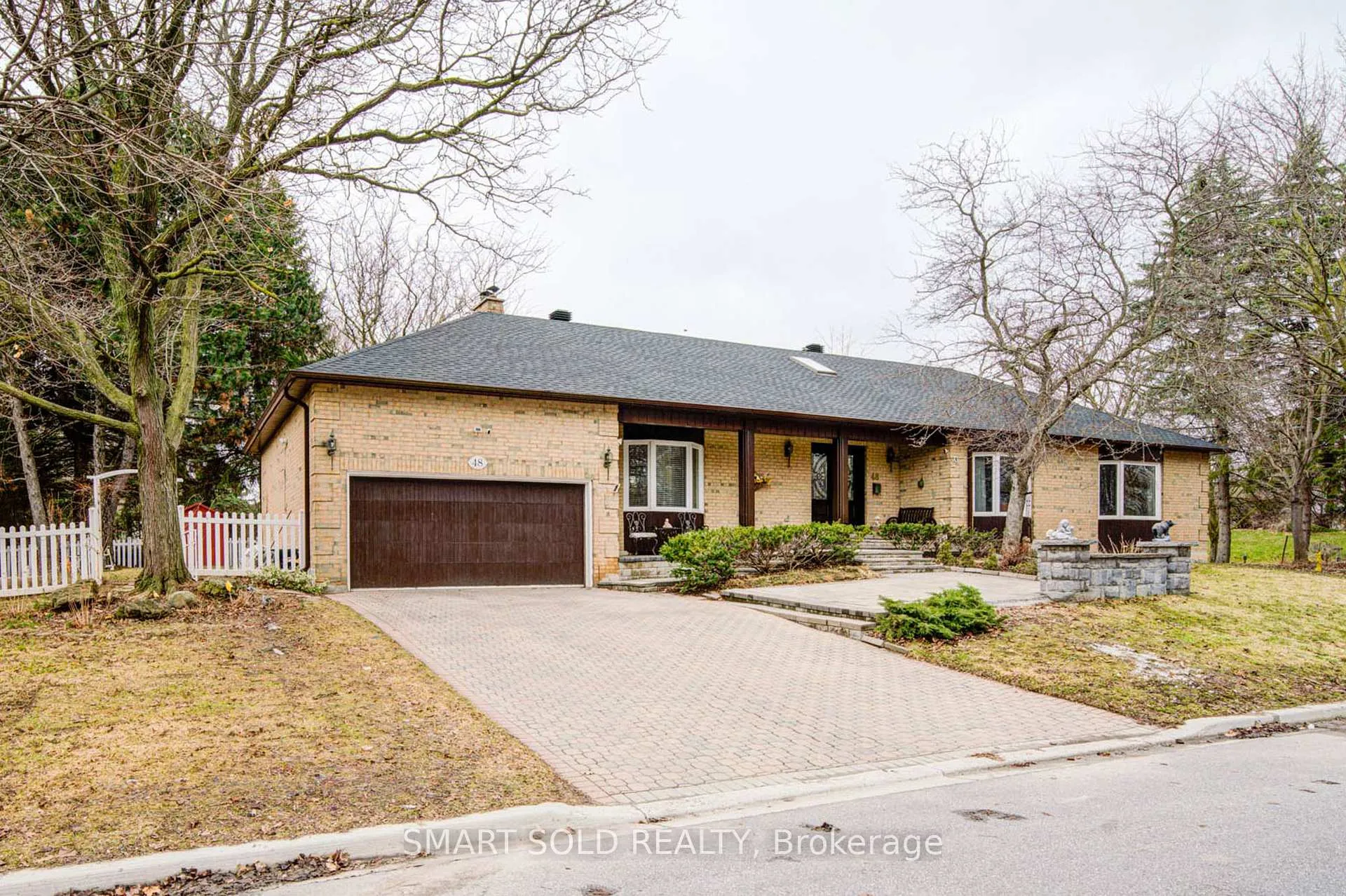 Photo 2 of 48 Montgomery Court, Markham, Buttonville — HOMEH