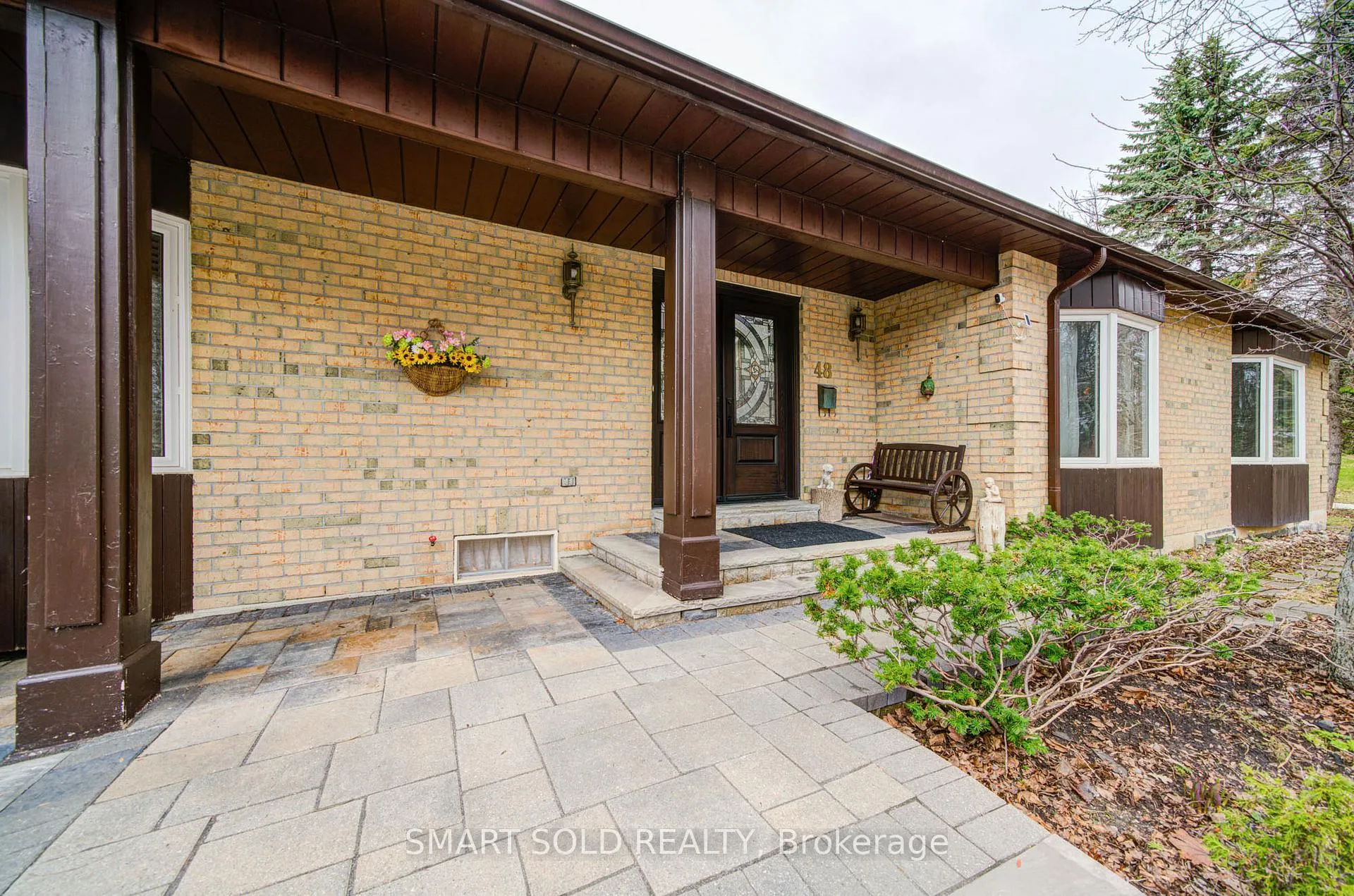 Photo 4 of 48 Montgomery Court, Markham, Buttonville — HOMEH