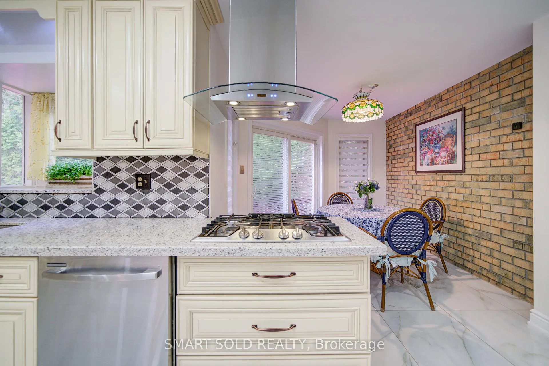 Photo 10 of 48 Montgomery Court, Markham, Buttonville — HOMEH