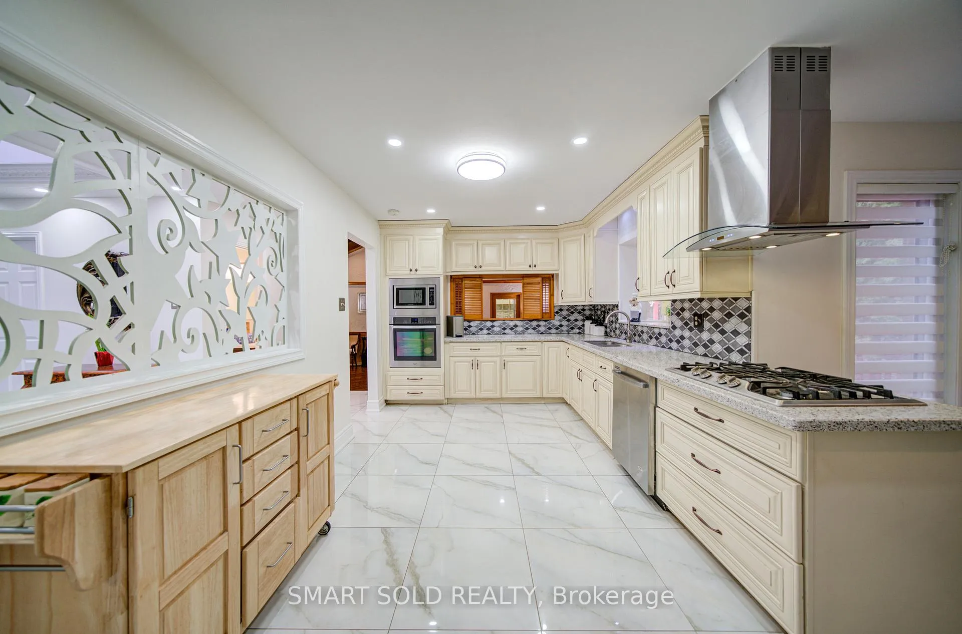 Photo 12 of 48 Montgomery Court, Markham, Buttonville — HOMEH