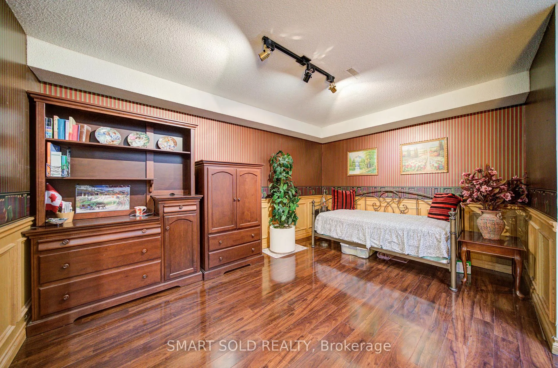 Photo 32 of 48 Montgomery Court, Markham, Buttonville — HOMEH