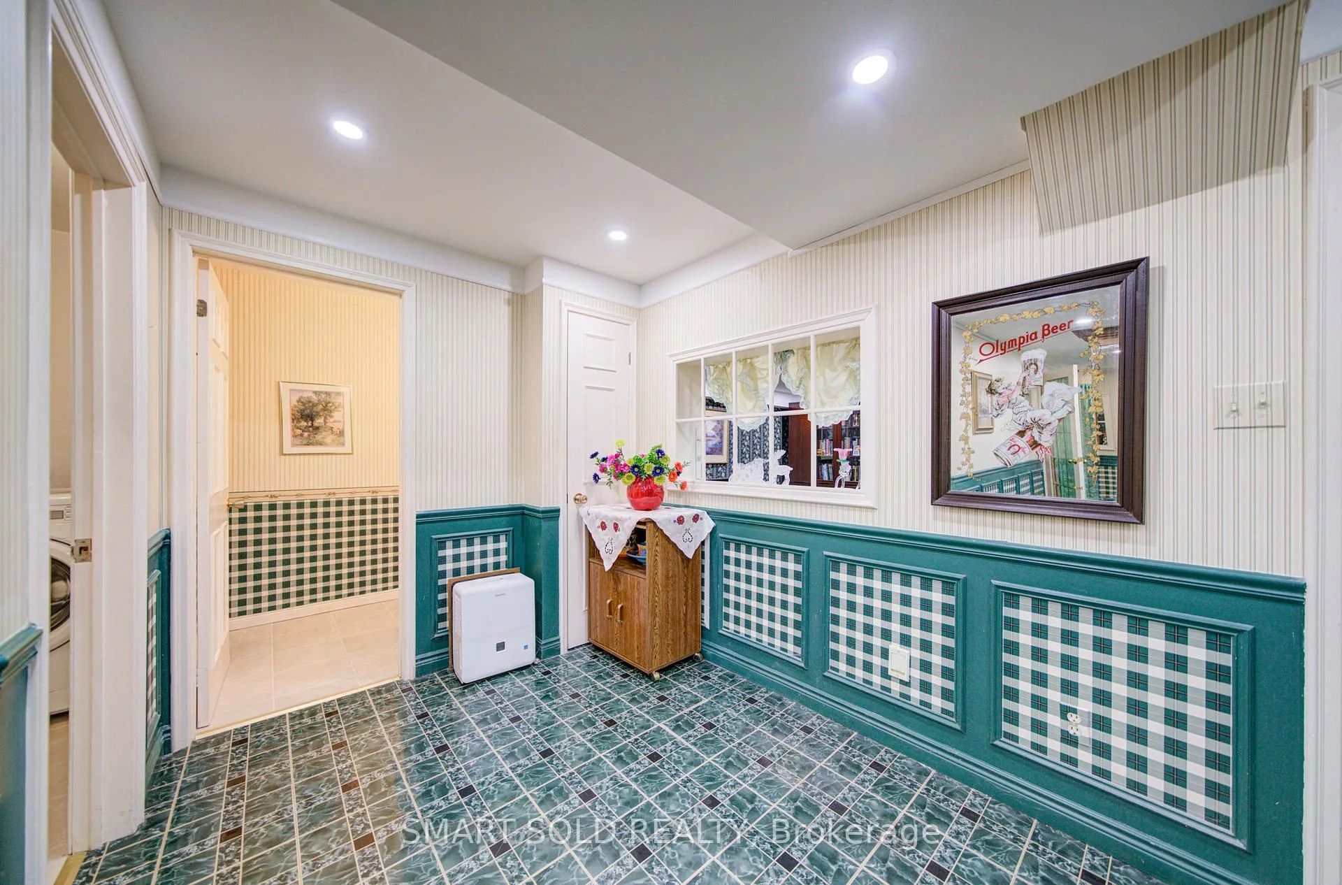Photo 34 of 48 Montgomery Court, Markham, Buttonville — HOMEH