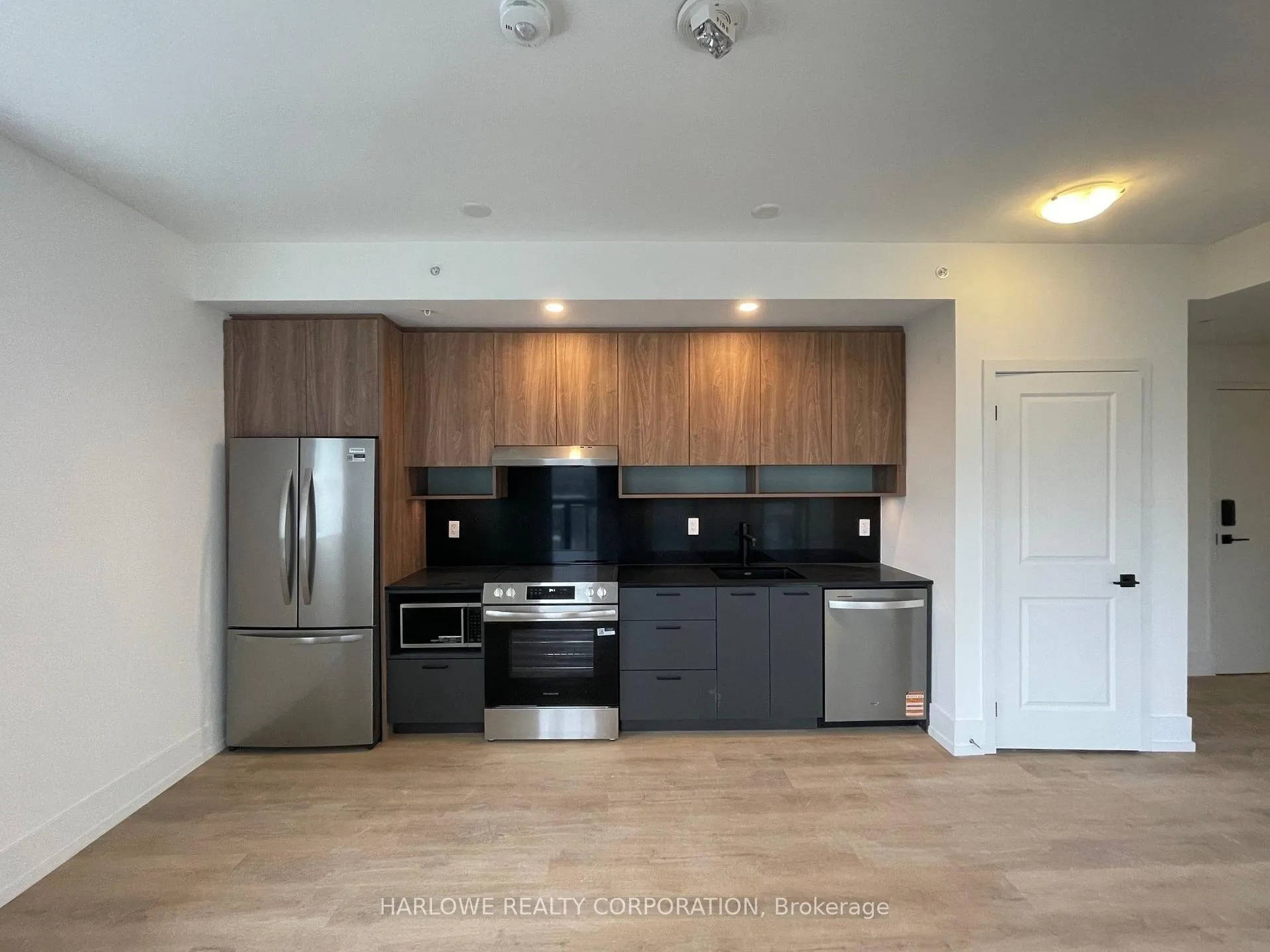 Photo 3 of Unit 901, 206 King Street W, Hamilton, Central — HOMEH