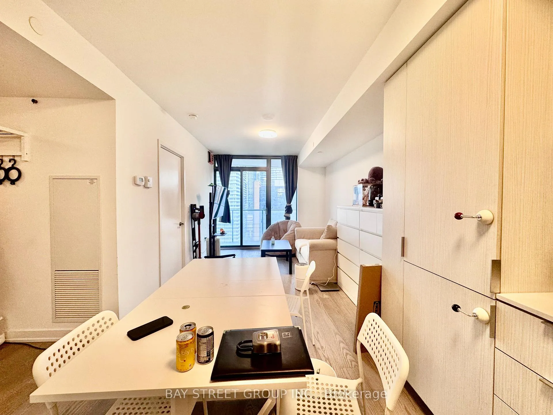 Photo 3 of Unit 2103, 11 Wellesley Street W, Toronto, Bay Street Corridor — HOMEH