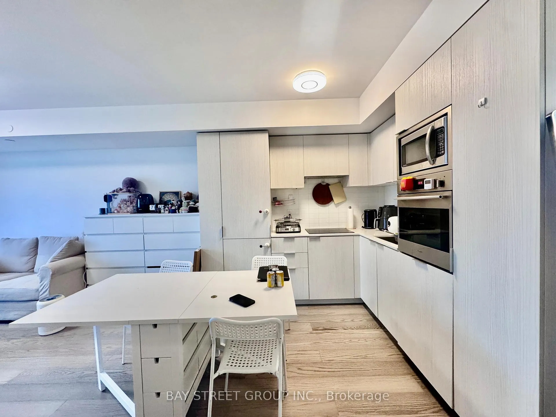 Photo 4 of Unit 2103, 11 Wellesley Street W, Toronto, Bay Street Corridor — HOMEH