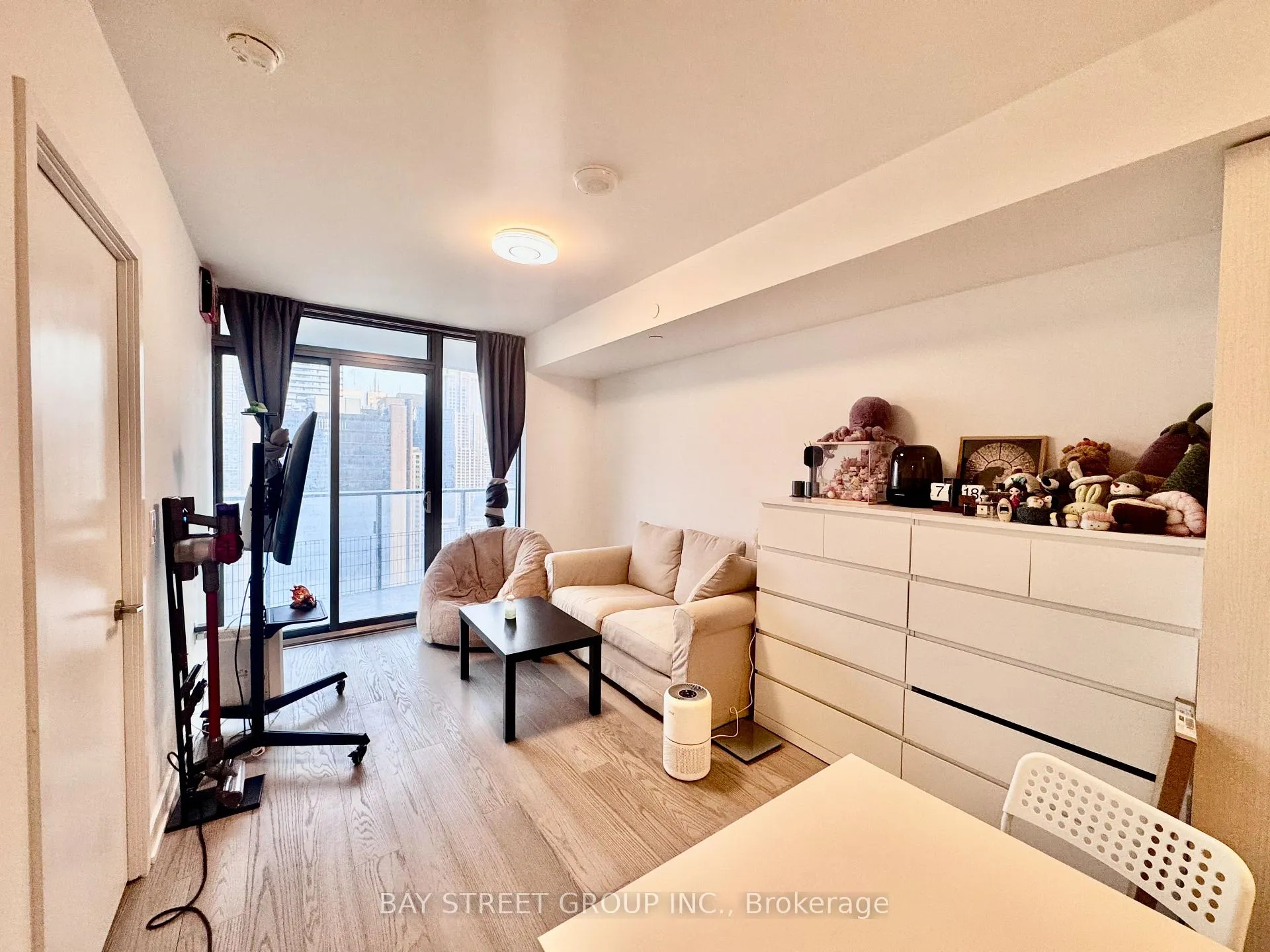 Photo 9 of Unit 2103, 11 Wellesley Street W, Toronto, Bay Street Corridor — HOMEH