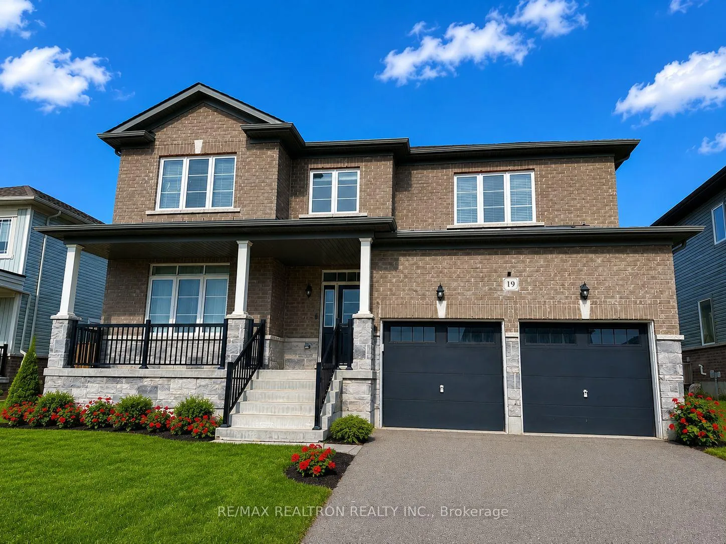 Photo 2 of 19 Middleton Drive, Wasaga Beach — HOMEH