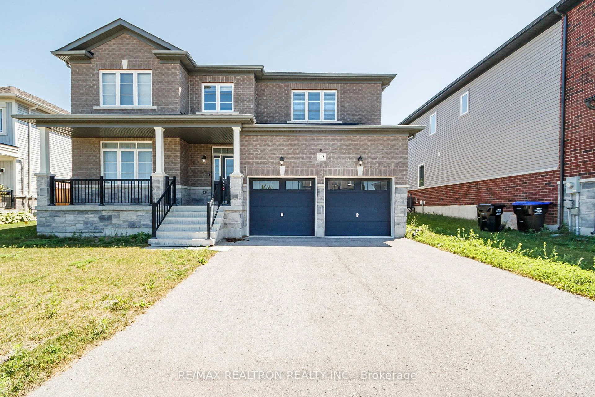 Photo 3 of 19 Middleton Drive, Wasaga Beach — HOMEH