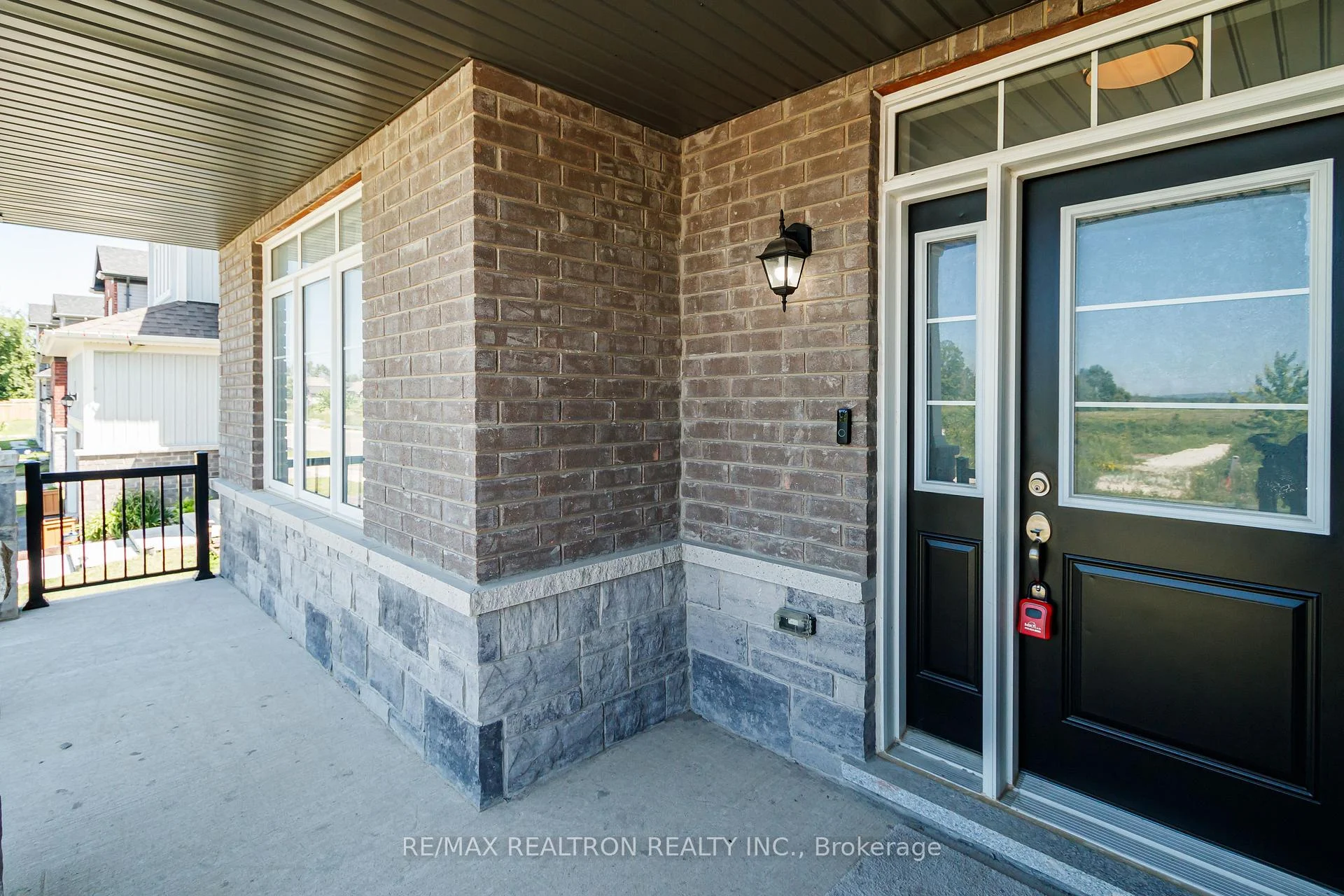 Photo 4 of 19 Middleton Drive, Wasaga Beach — HOMEH