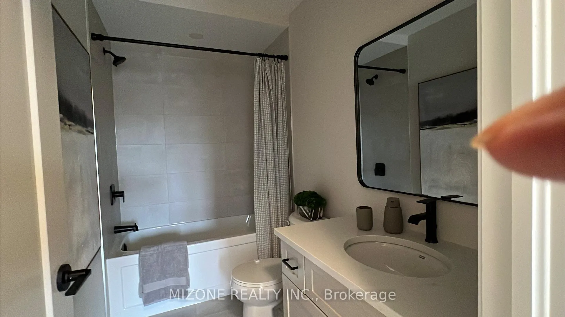 Photo 4 of Unit 707, 30 Gibbs Road, Etobicoke, Islington-City Centre West — HOMEH
