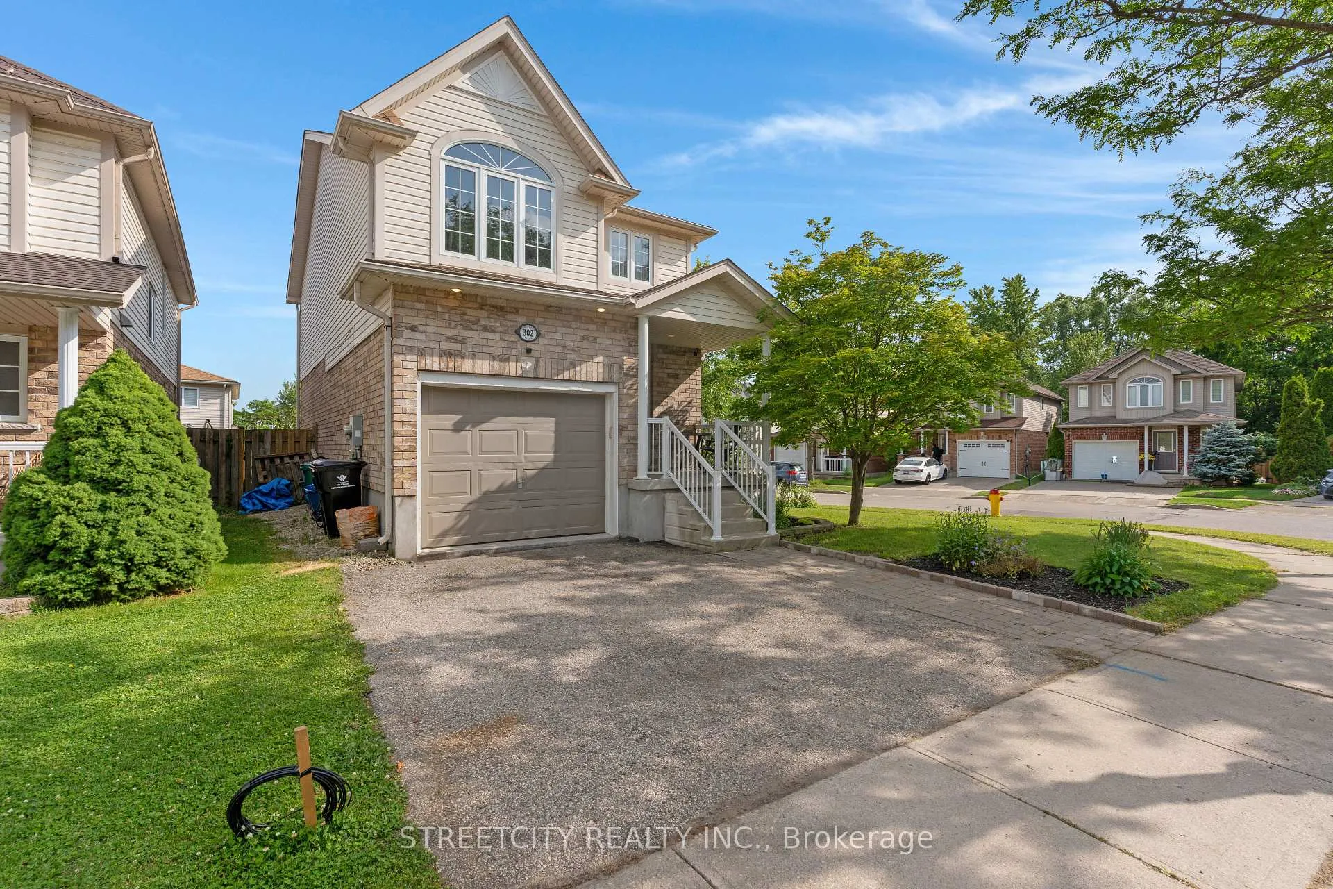 Photo 2 of 302 Oprington Place, Kitchener, Highland West — HOMEH