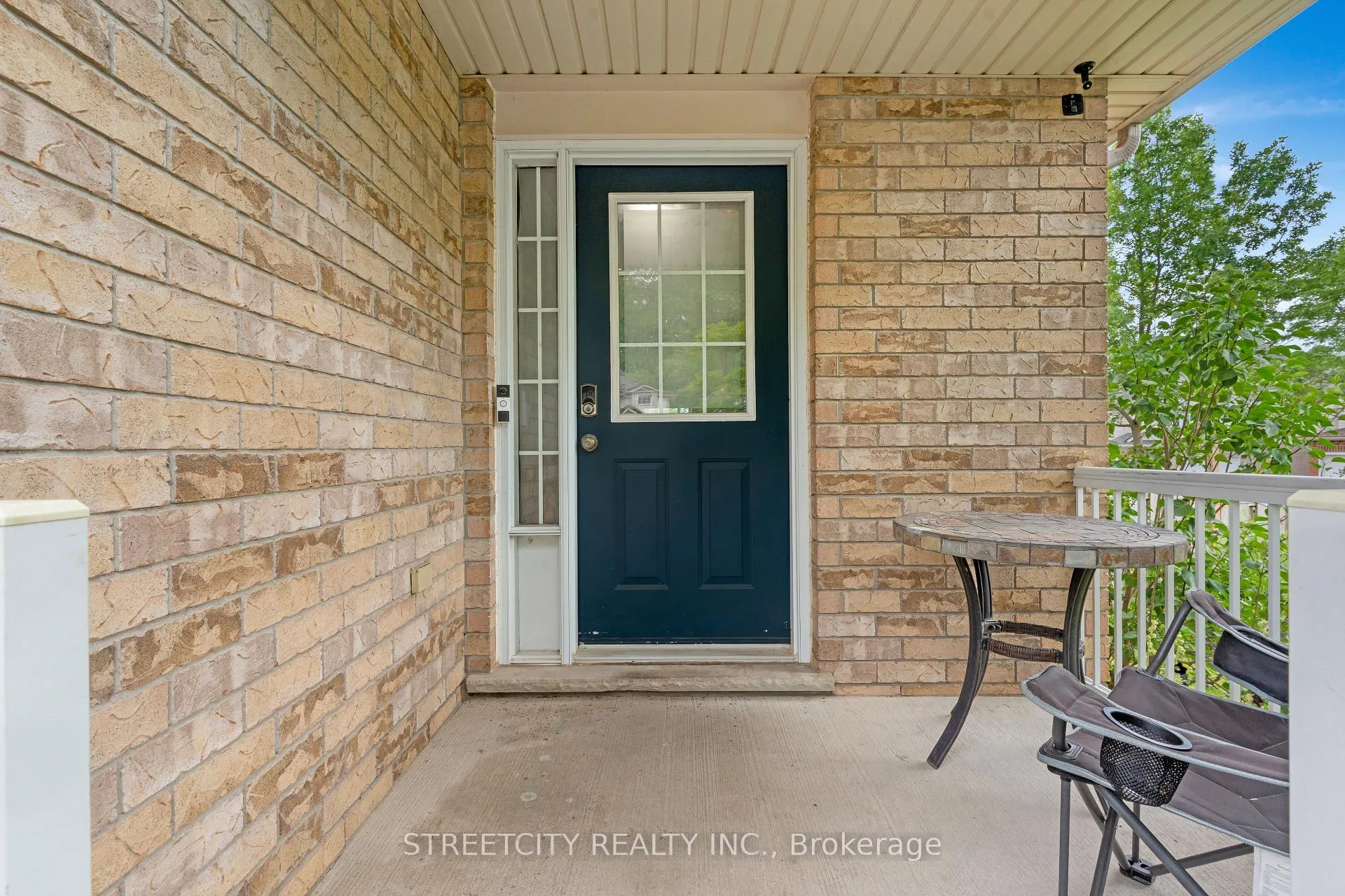 Photo 3 of 302 Oprington Place, Kitchener, Highland West — HOMEH