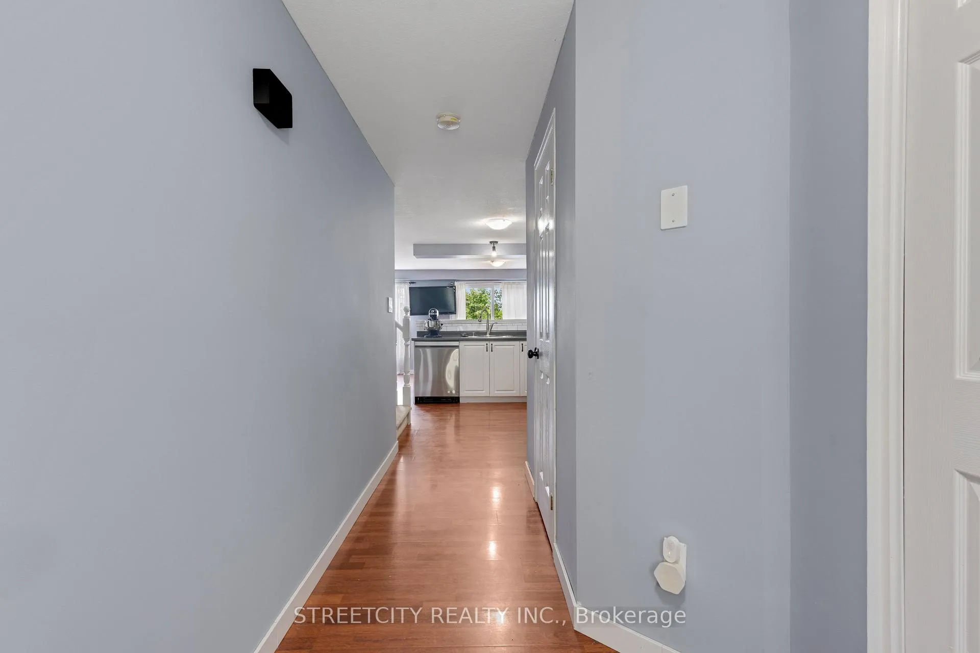 Photo 6 of 302 Oprington Place, Kitchener, Highland West — HOMEH