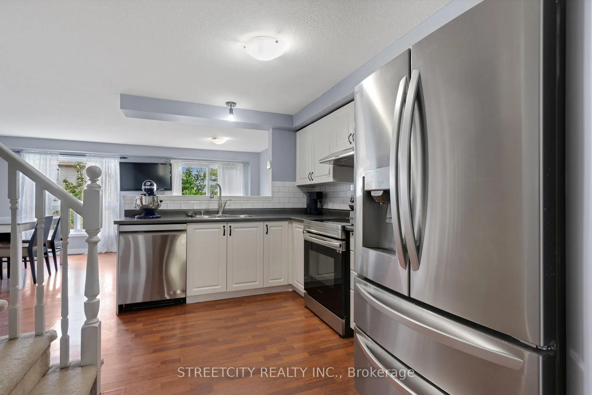 Photo 7 of 302 Oprington Place, Kitchener, Highland West — HOMEH