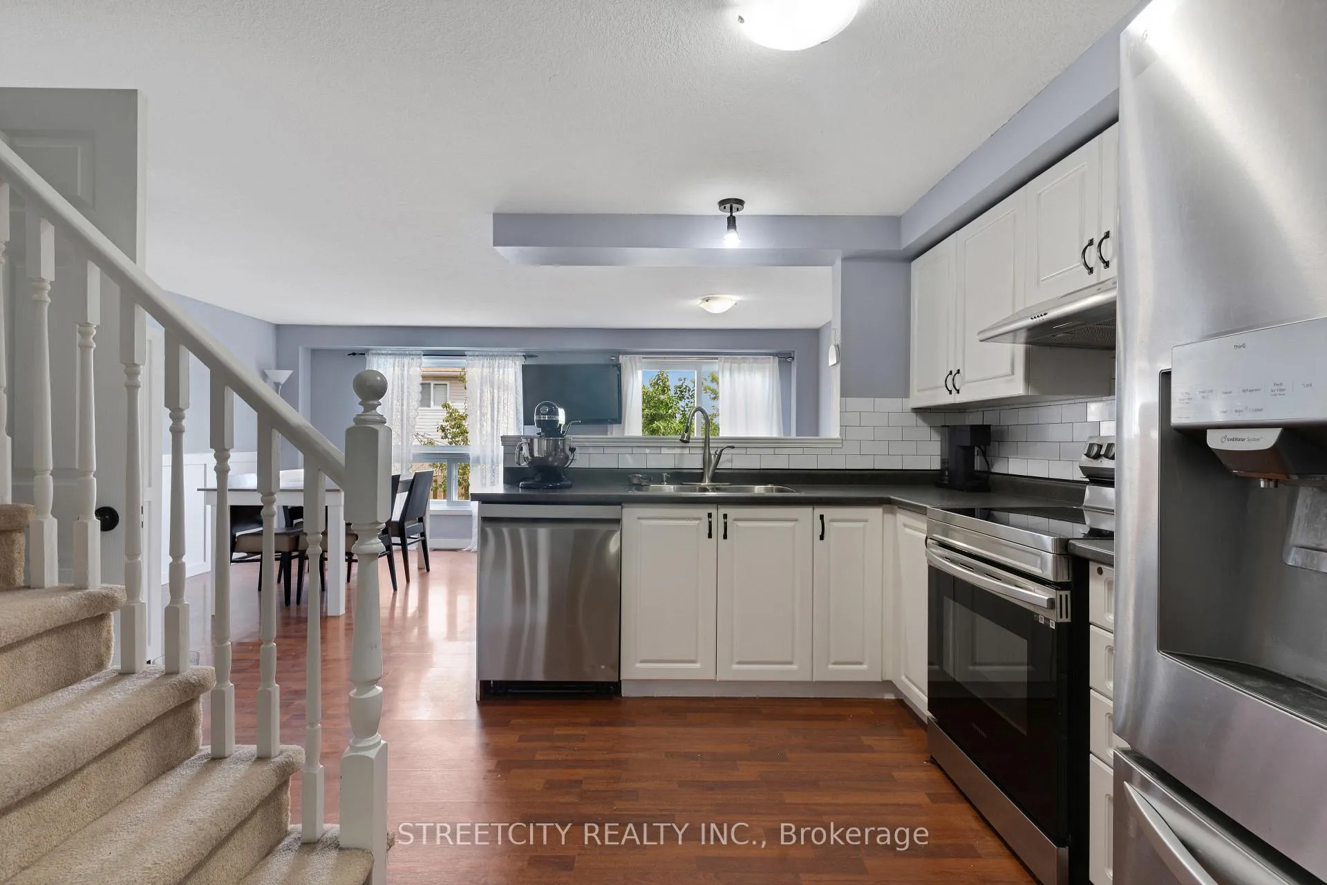 Photo 8 of 302 Oprington Place, Kitchener, Highland West — HOMEH