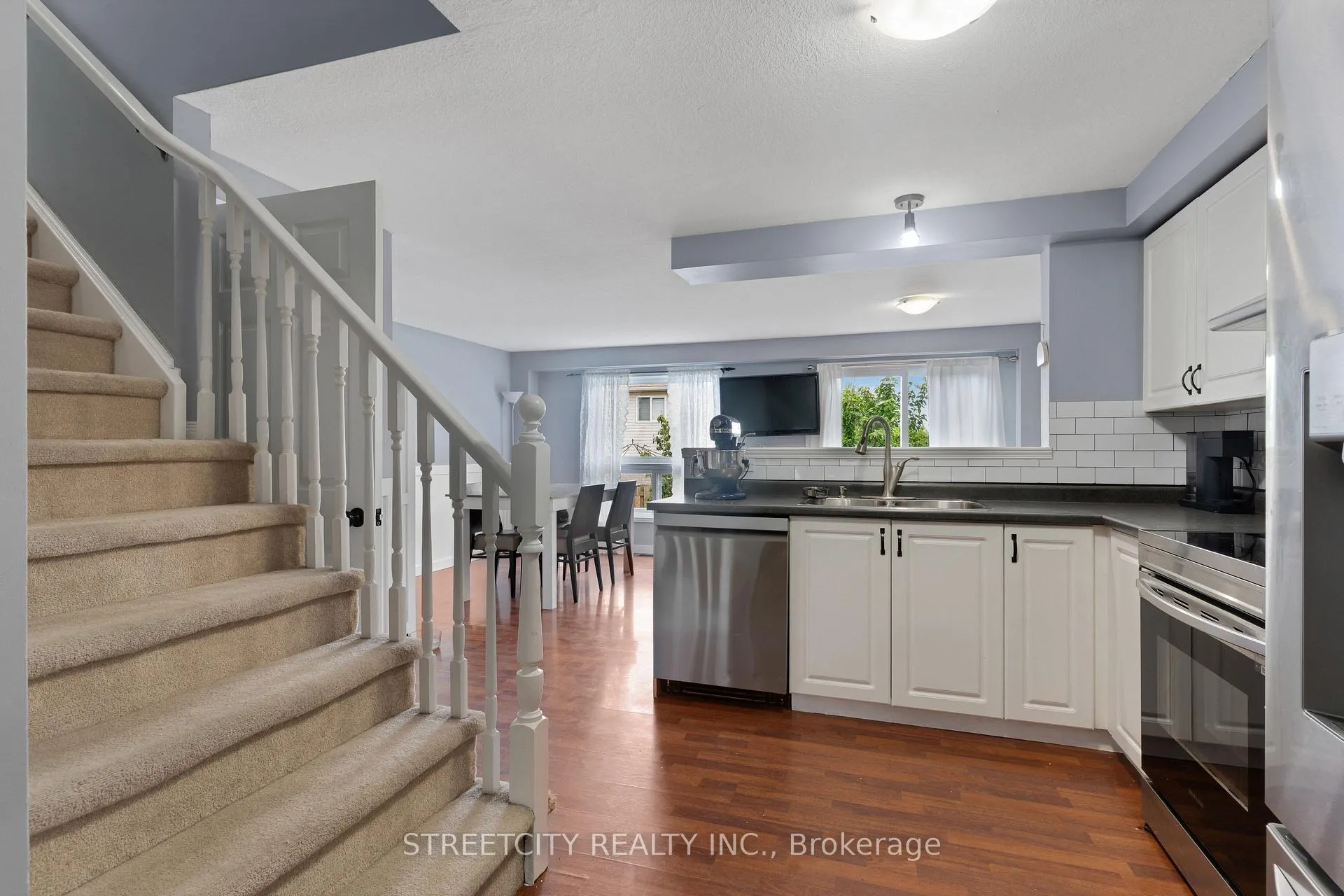 Photo 9 of 302 Oprington Place, Kitchener, Highland West — HOMEH