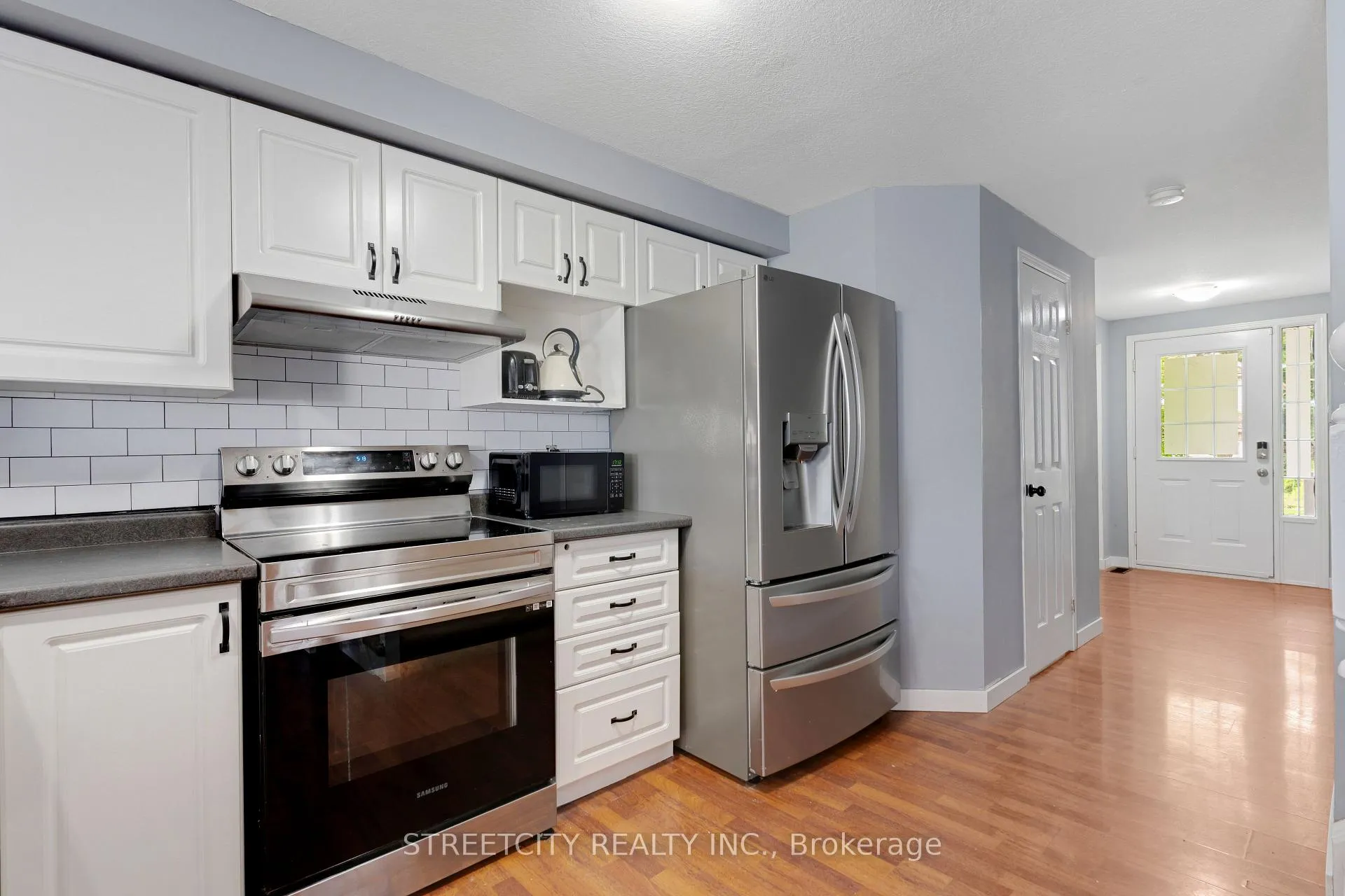 Photo 11 of 302 Oprington Place, Kitchener, Highland West — HOMEH