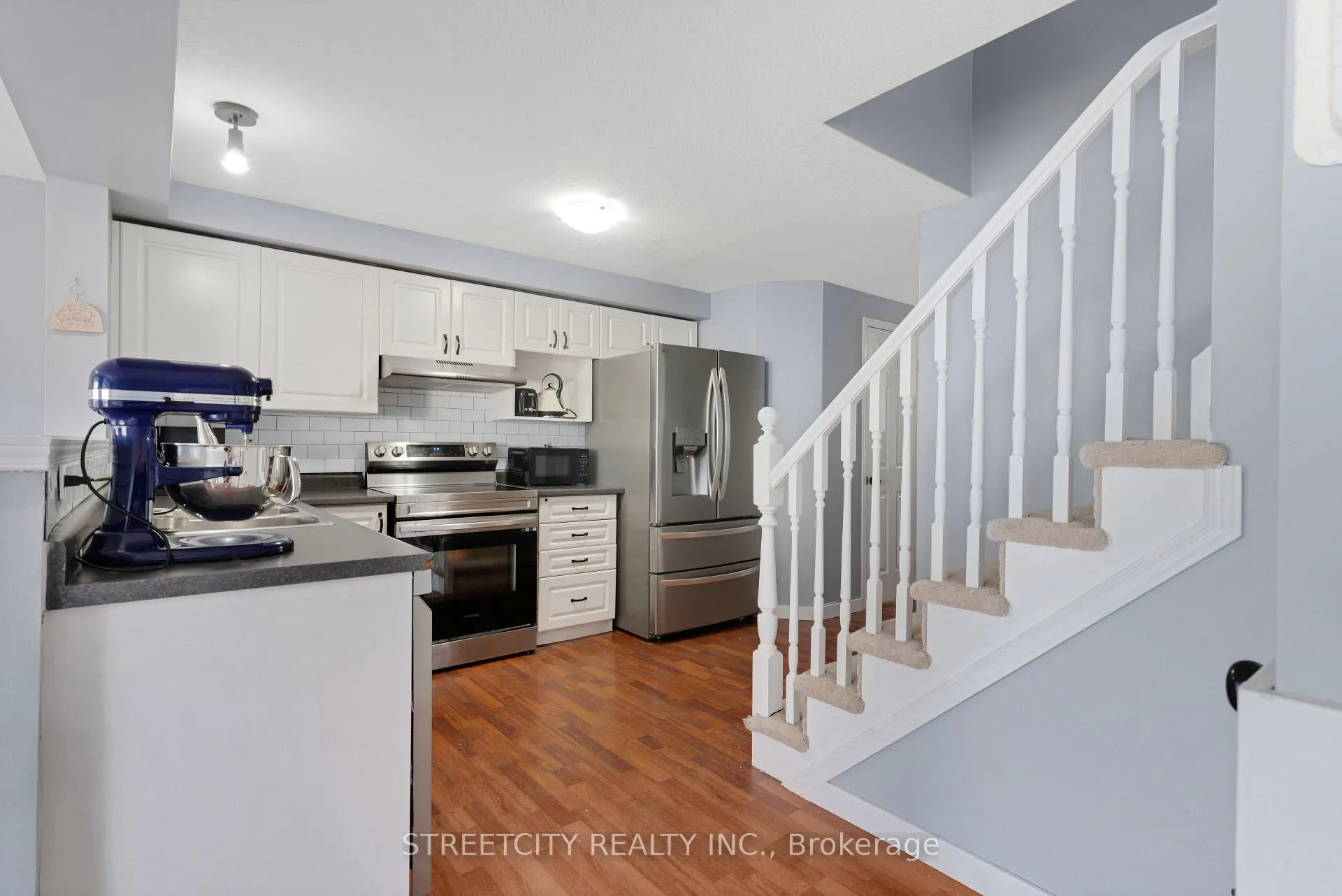Photo 12 of 302 Oprington Place, Kitchener, Highland West — HOMEH