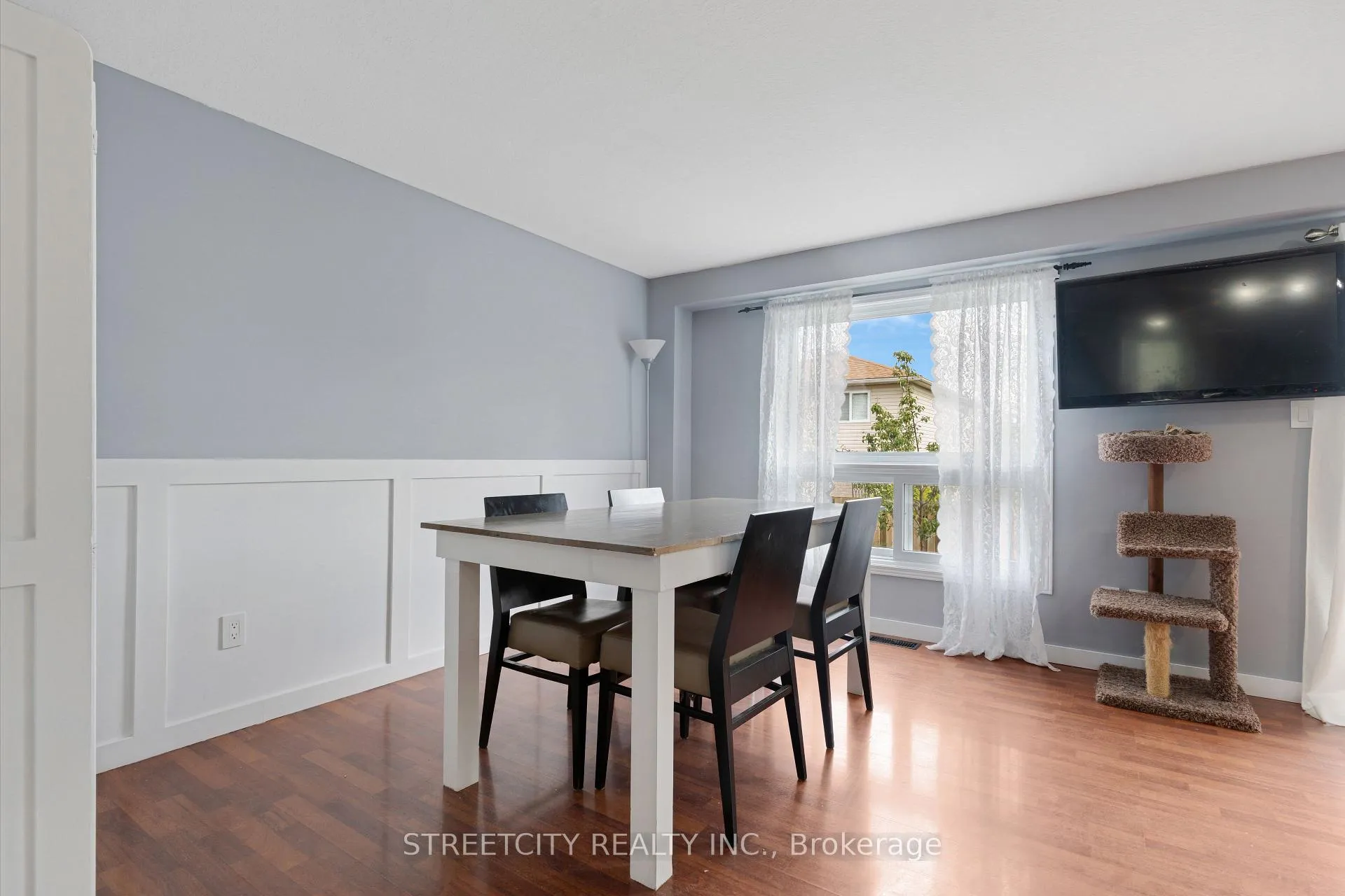 Photo 14 of 302 Oprington Place, Kitchener, Highland West — HOMEH