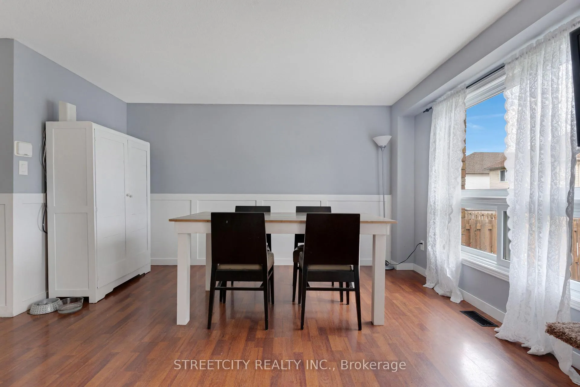Photo 15 of 302 Oprington Place, Kitchener, Highland West — HOMEH