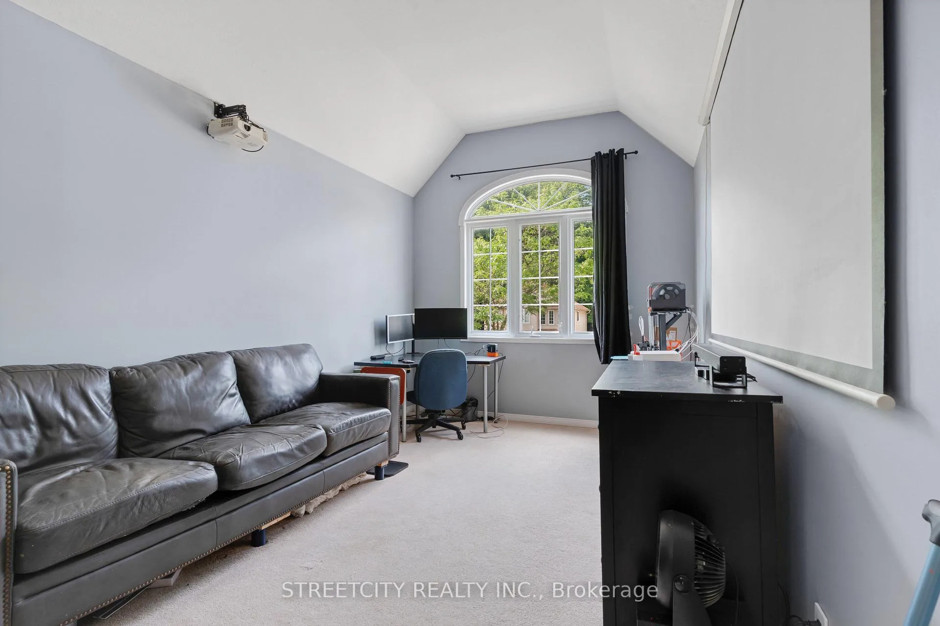 Photo 20 of 302 Oprington Place, Kitchener, Highland West — HOMEH