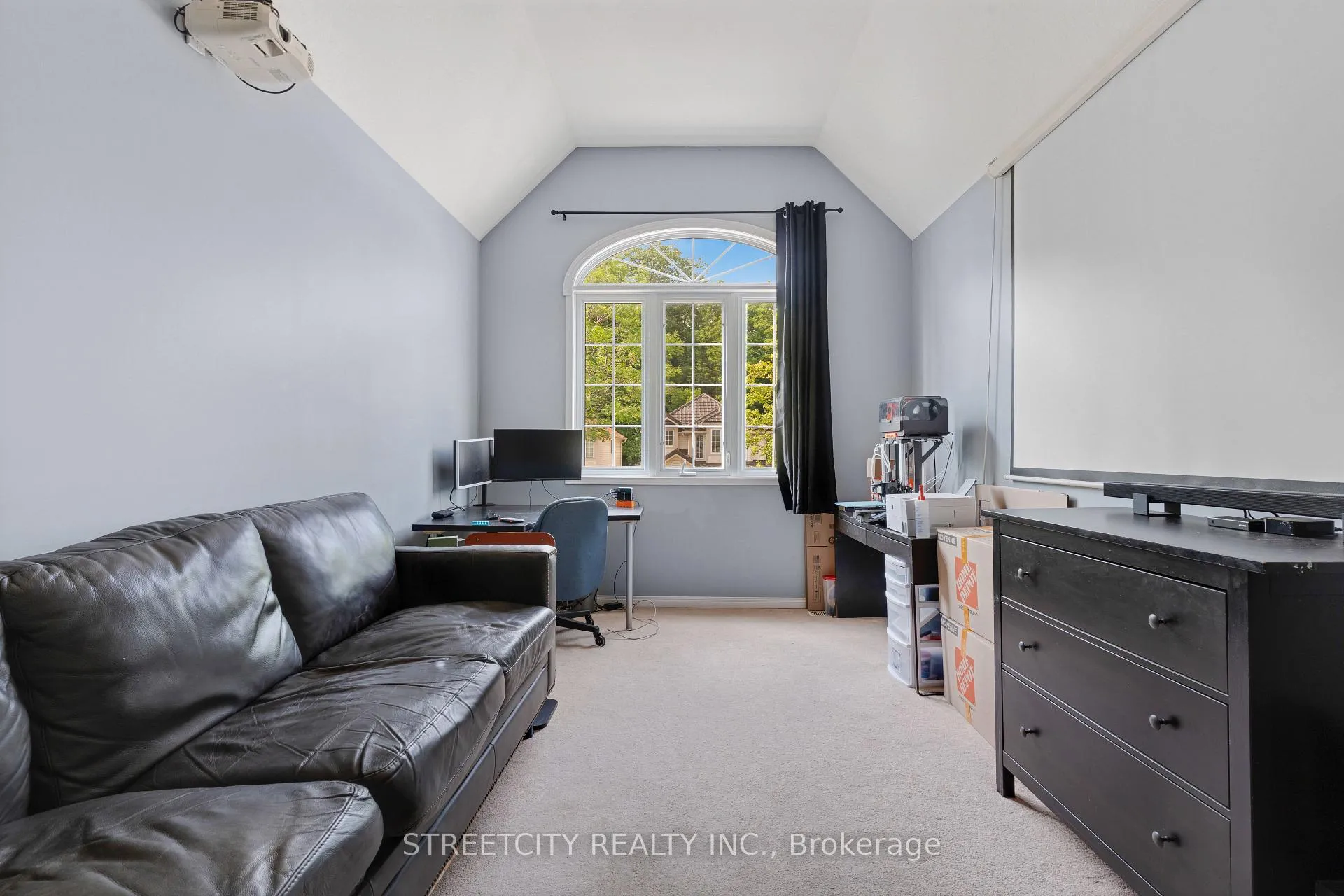 Photo 21 of 302 Oprington Place, Kitchener, Highland West — HOMEH