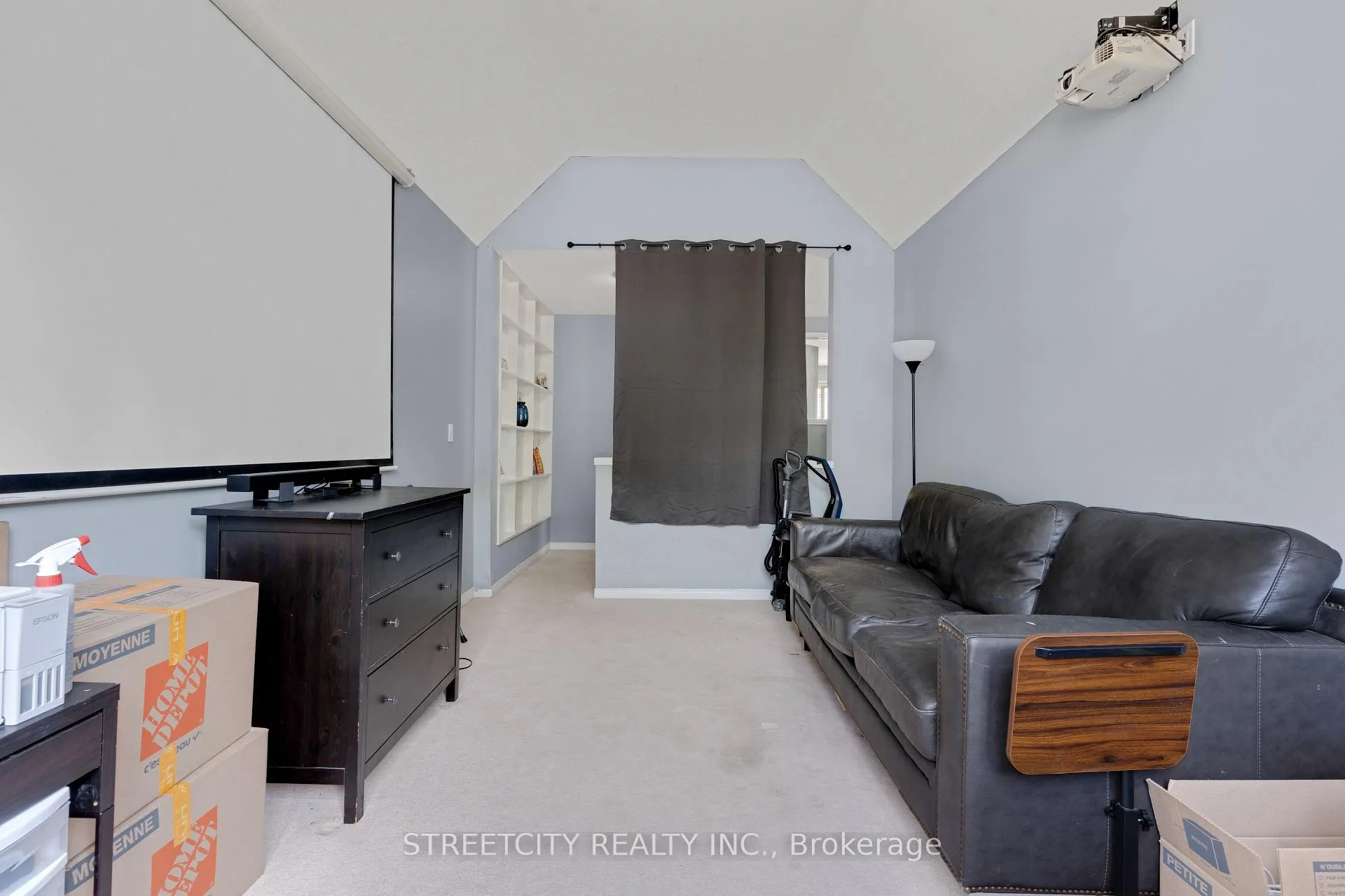 Photo 22 of 302 Oprington Place, Kitchener, Highland West — HOMEH