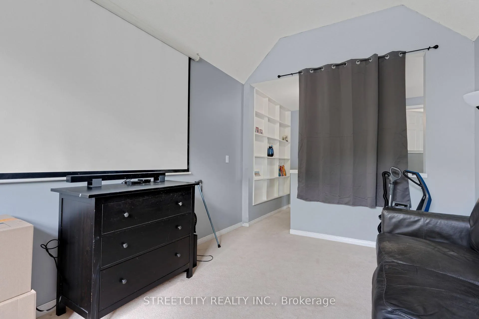 Photo 23 of 302 Oprington Place, Kitchener, Highland West — HOMEH