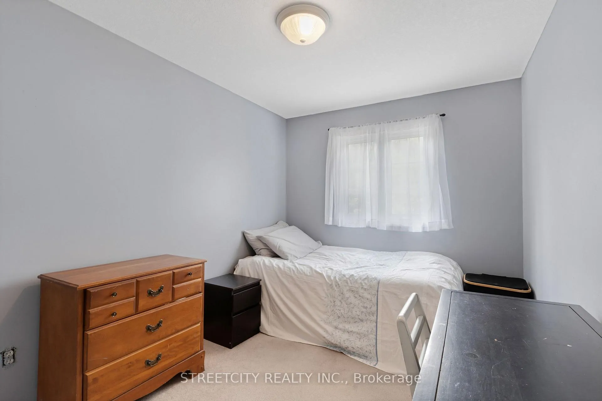 Photo 24 of 302 Oprington Place, Kitchener, Highland West — HOMEH