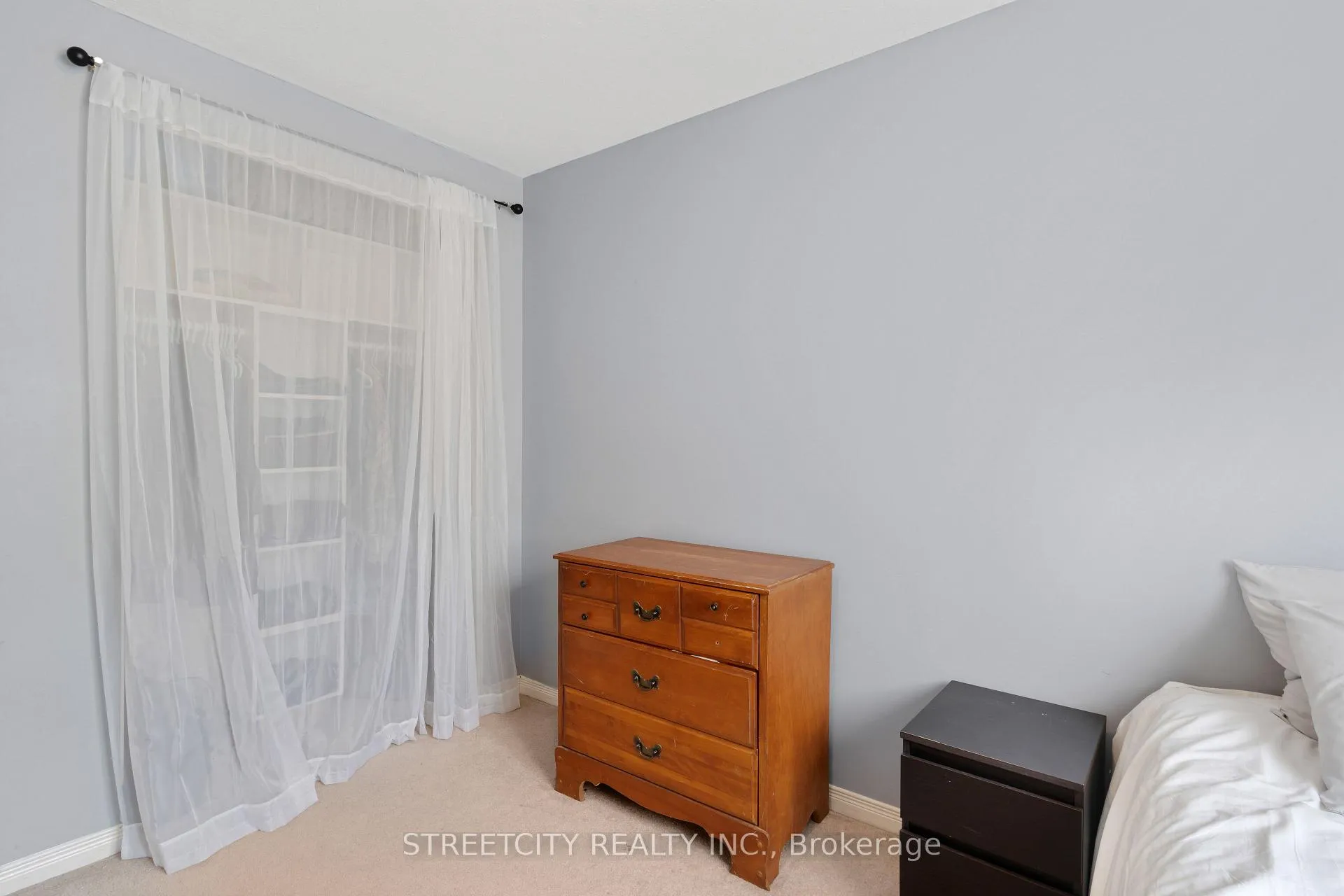 Photo 25 of 302 Oprington Place, Kitchener, Highland West — HOMEH