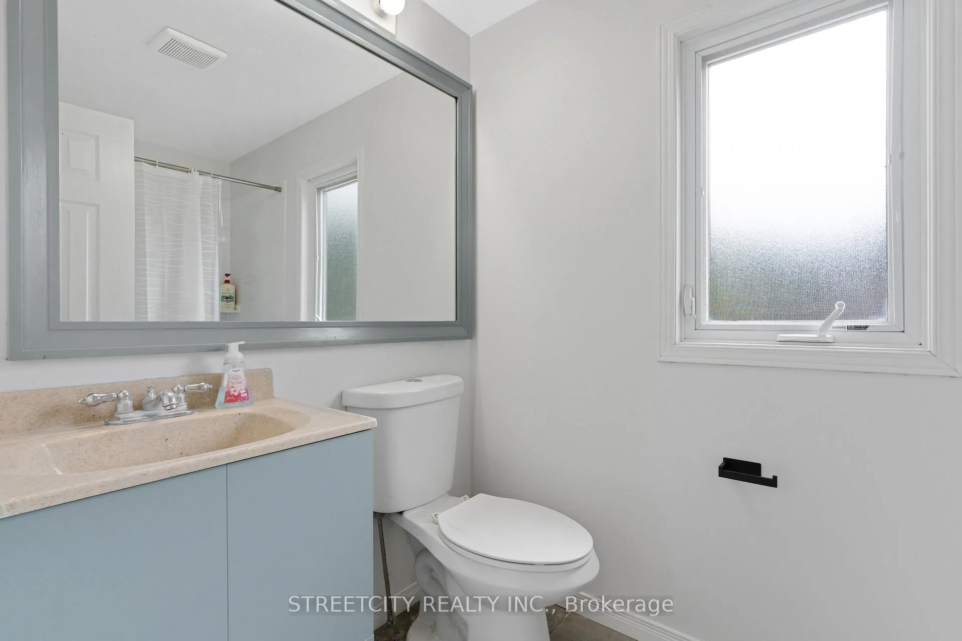 Photo 26 of 302 Oprington Place, Kitchener, Highland West — HOMEH