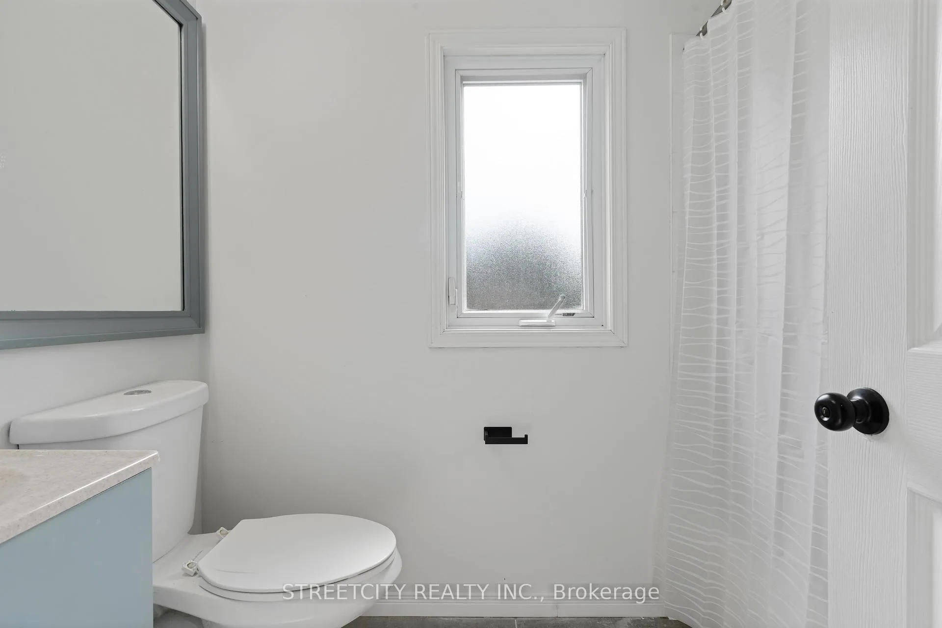 Photo 27 of 302 Oprington Place, Kitchener, Highland West — HOMEH