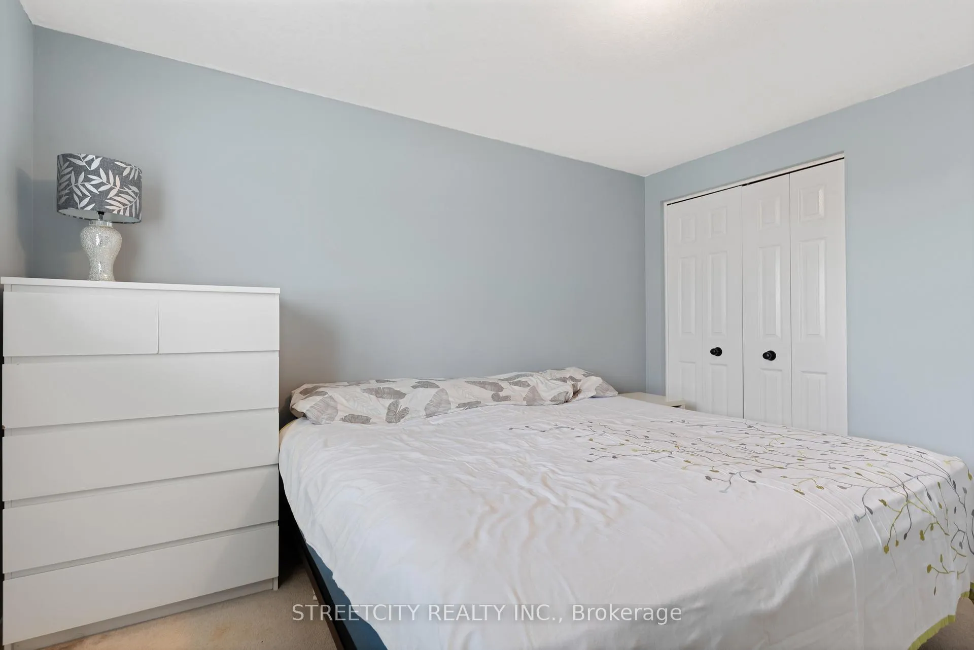 Photo 29 of 302 Oprington Place, Kitchener, Highland West — HOMEH