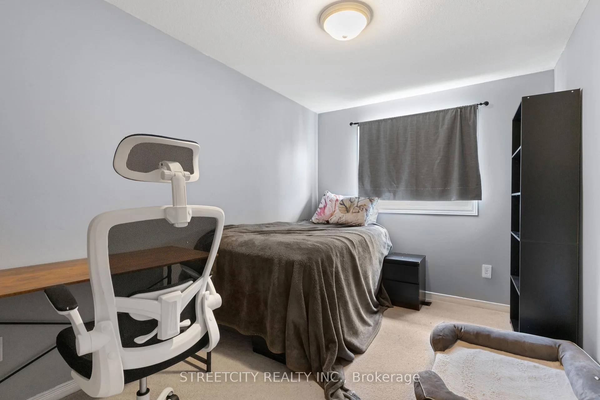 Photo 30 of 302 Oprington Place, Kitchener, Highland West — HOMEH