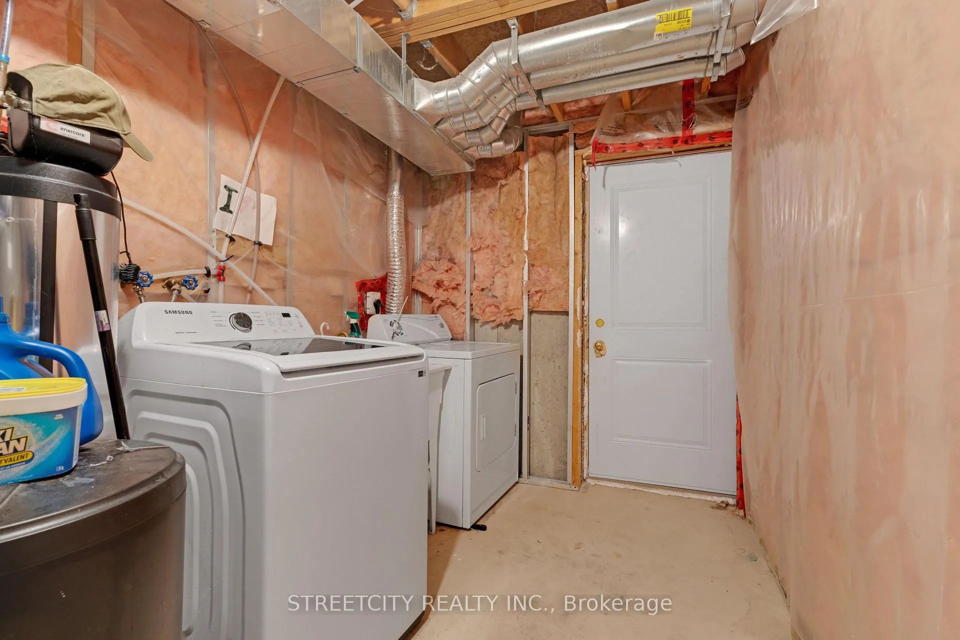 Photo 32 of 302 Oprington Place, Kitchener, Highland West — HOMEH