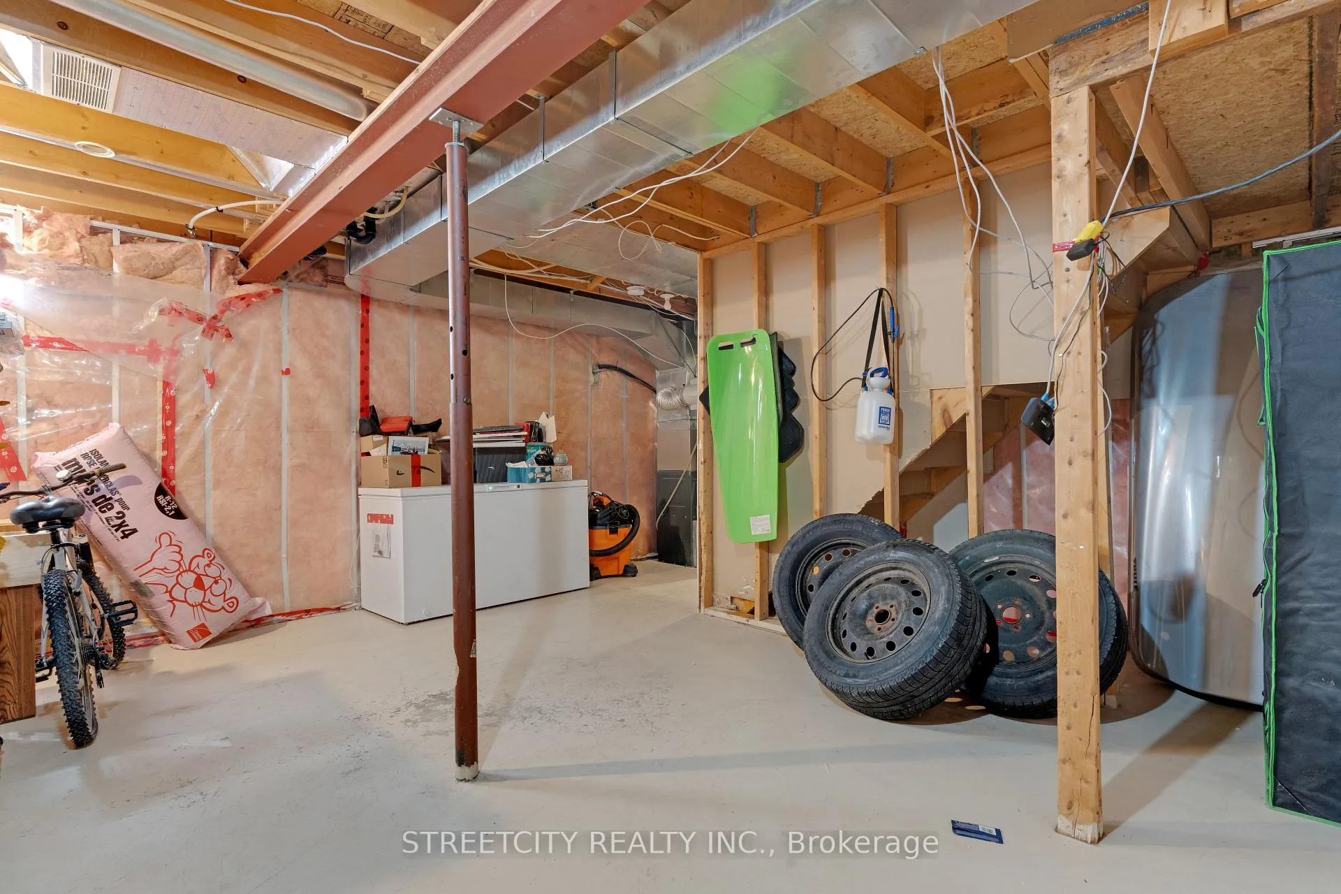 Photo 34 of 302 Oprington Place, Kitchener, Highland West — HOMEH