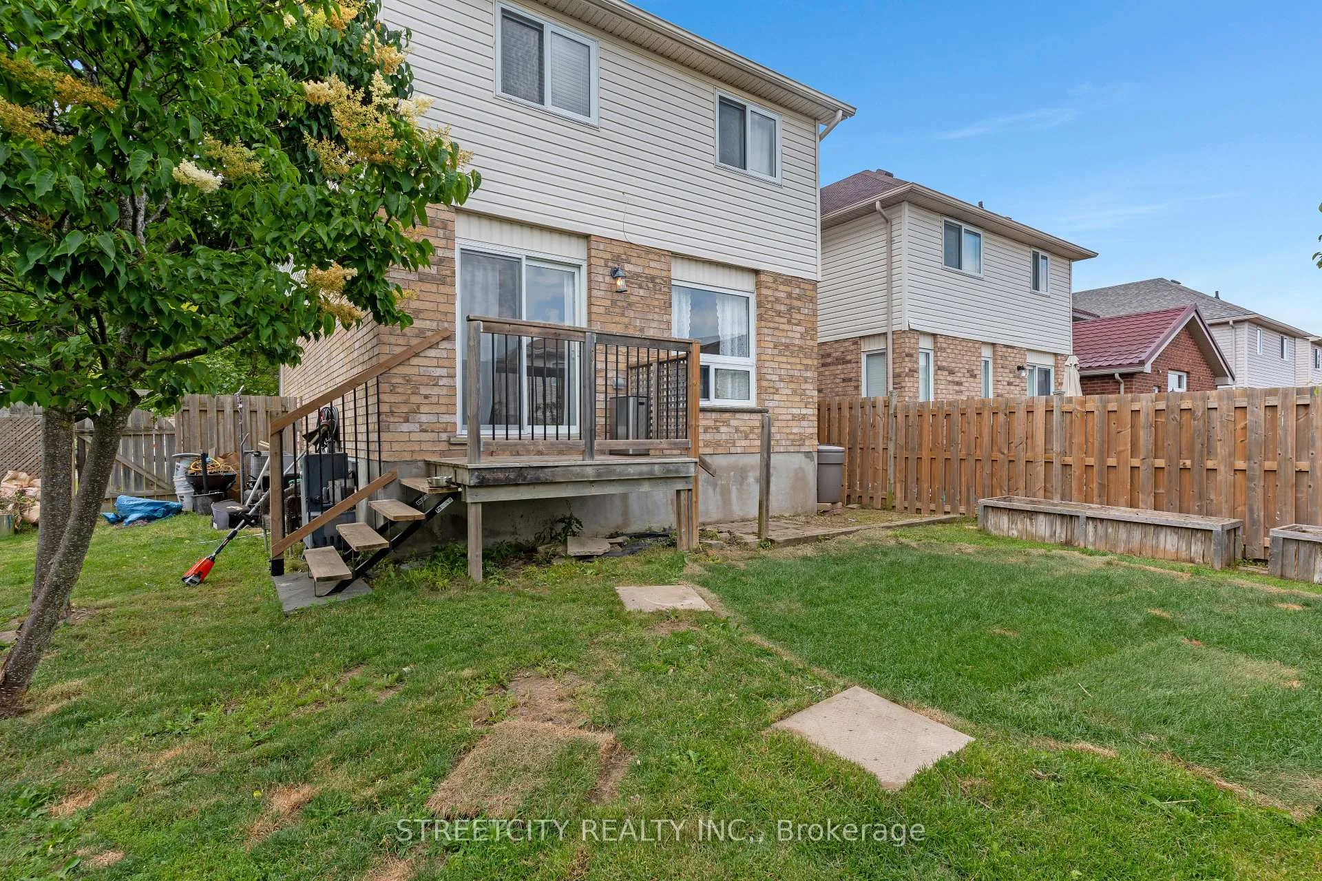 Photo 35 of 302 Oprington Place, Kitchener, Highland West — HOMEH