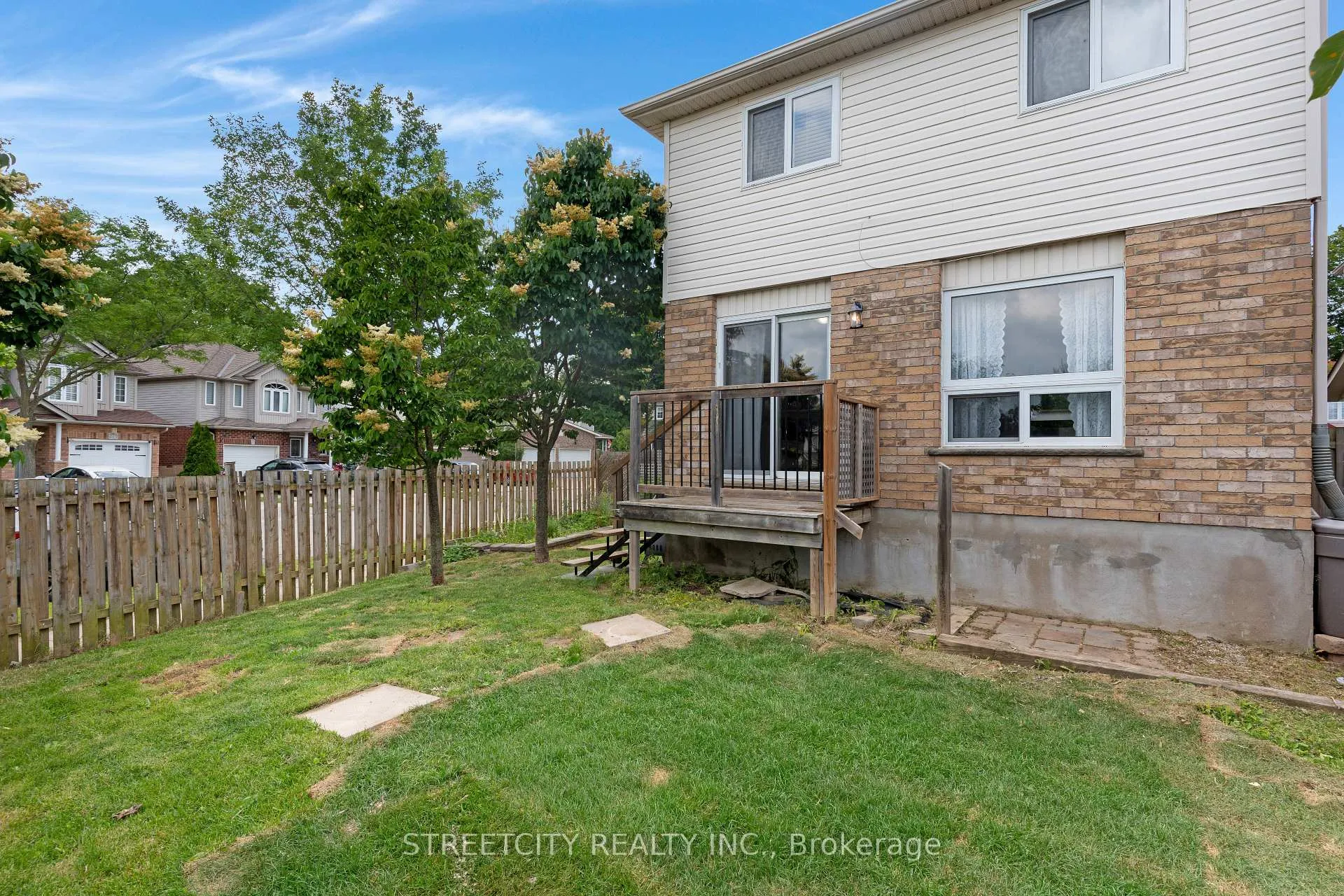 Photo 38 of 302 Oprington Place, Kitchener, Highland West — HOMEH