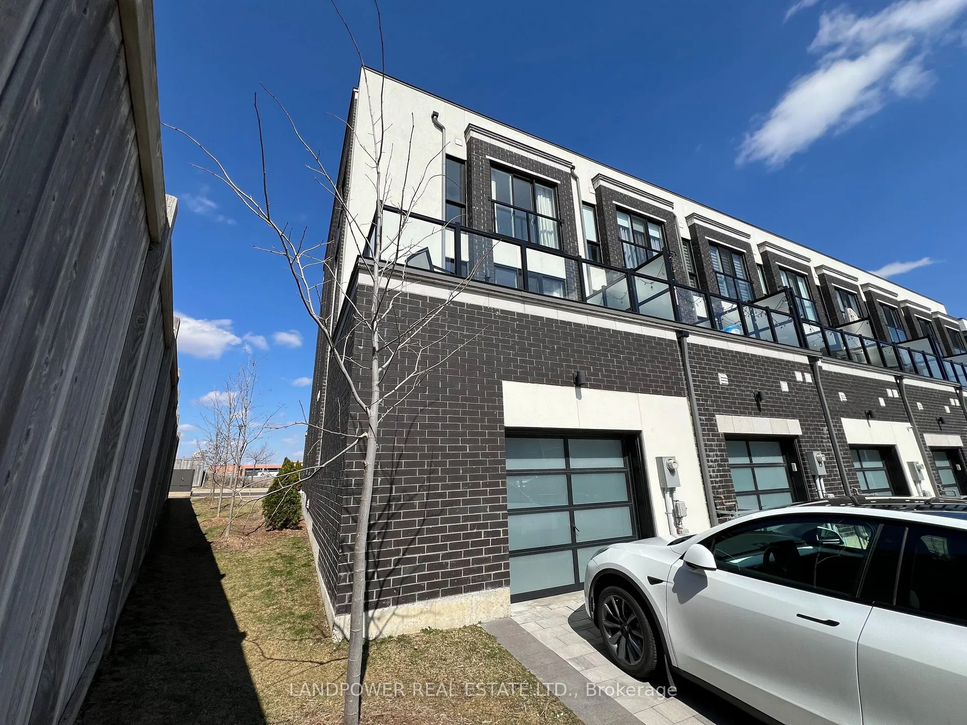 Photo 4 of 1655 Bur Oak Avenue, Markham, Wismer — HOMEH