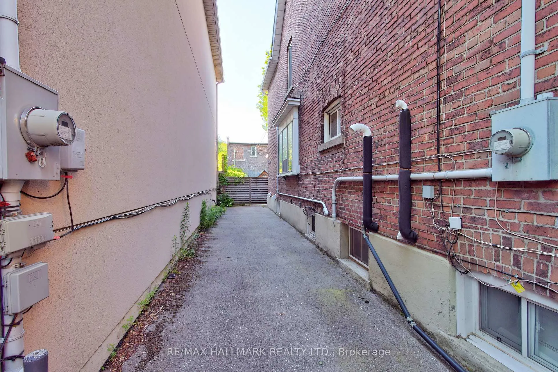 Photo 4 of 41 Dixon Avenue, Toronto, The Beaches — HOMEH