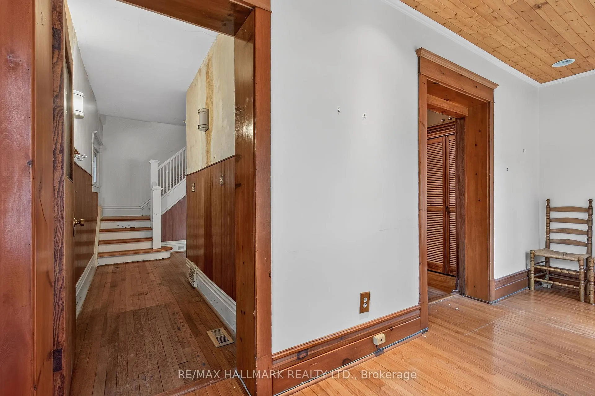 Photo 5 of 41 Dixon Avenue, Toronto, The Beaches — HOMEH