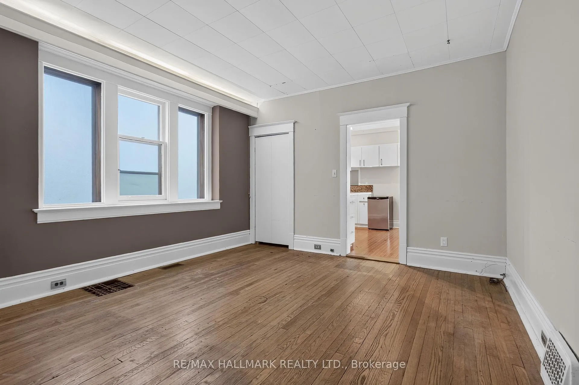 Photo 13 of 41 Dixon Avenue, Toronto, The Beaches — HOMEH