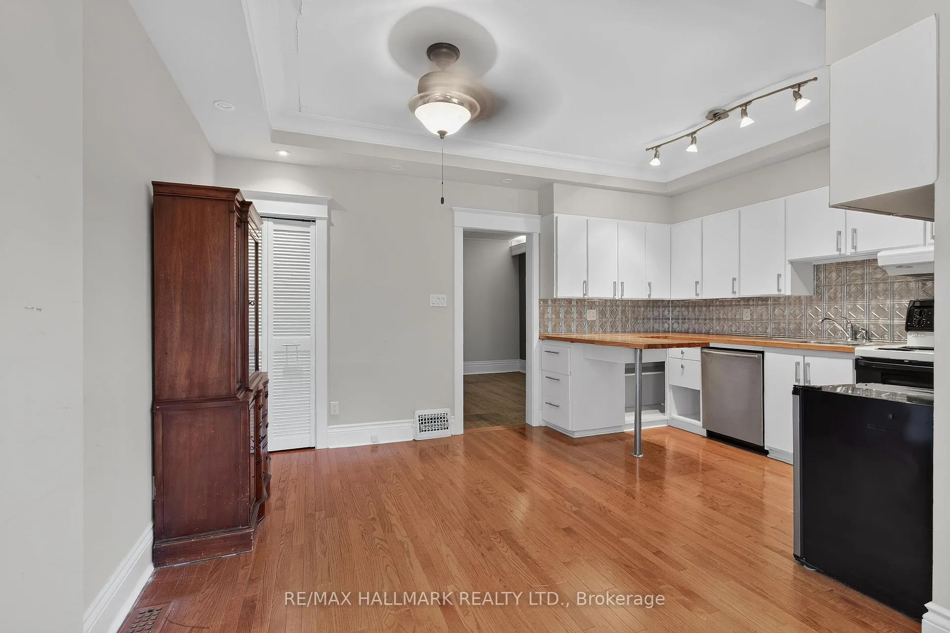 Photo 19 of 41 Dixon Avenue, Toronto, The Beaches — HOMEH