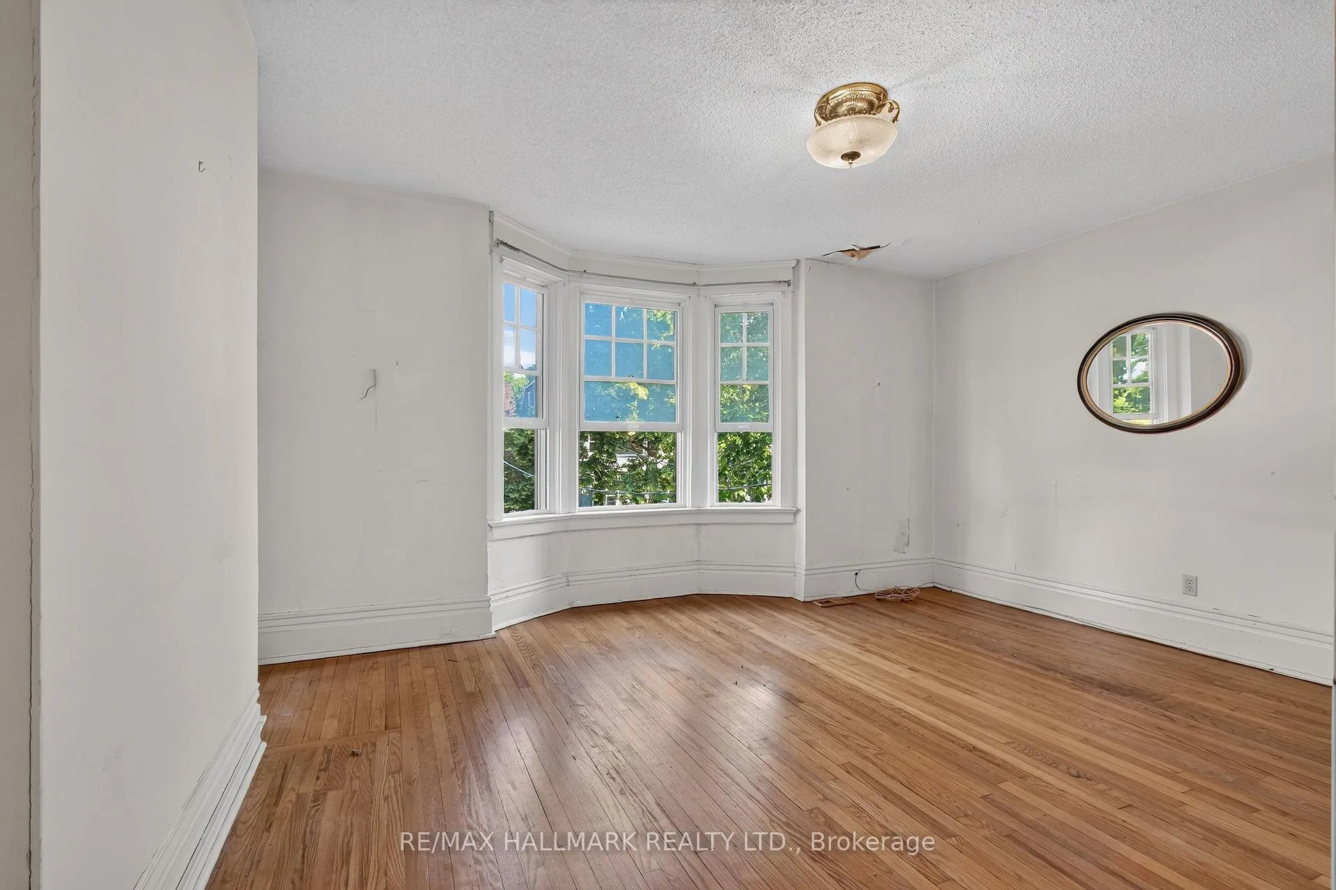 Photo 20 of 41 Dixon Avenue, Toronto, The Beaches — HOMEH
