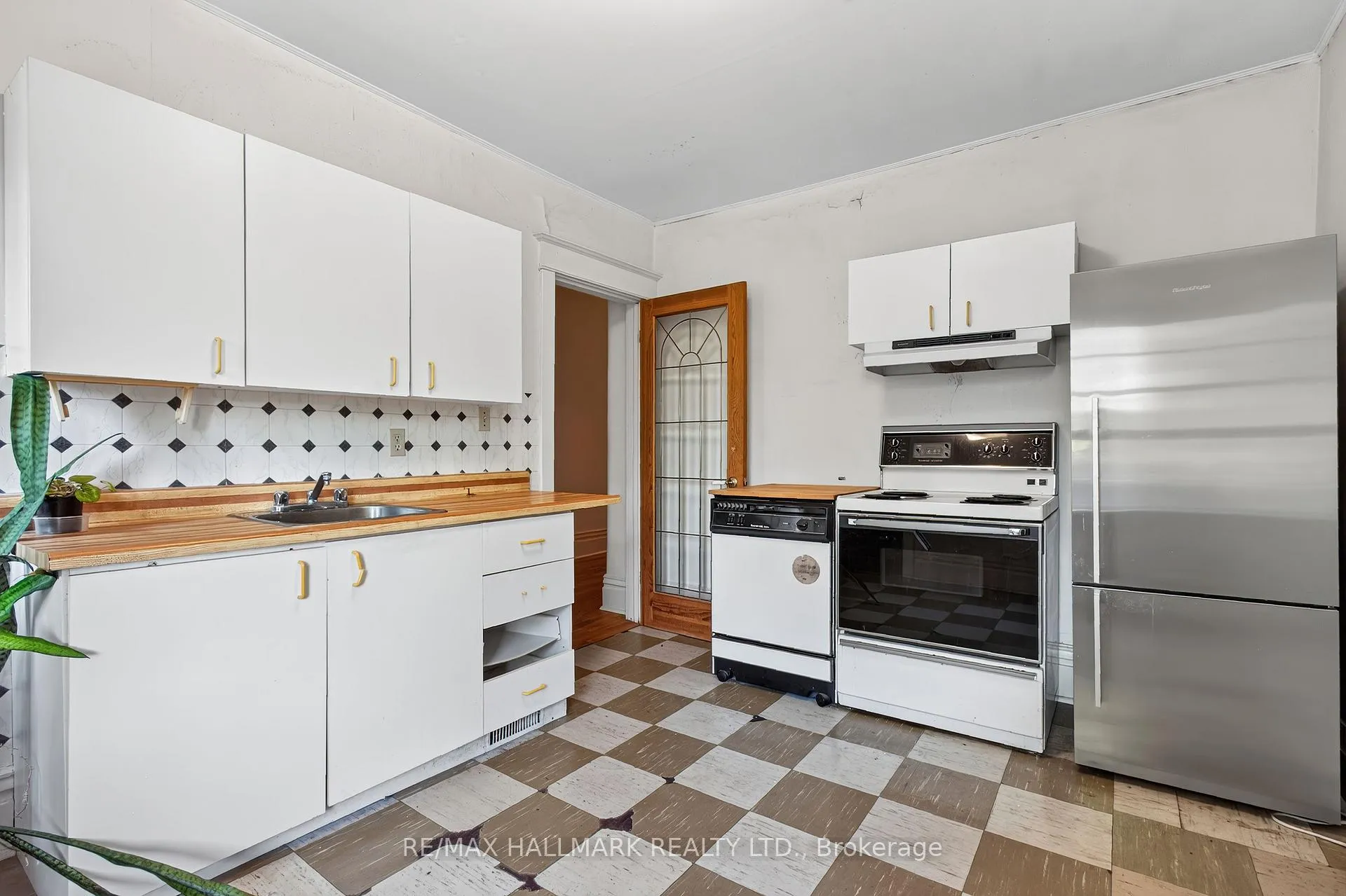 Photo 24 of 41 Dixon Avenue, Toronto, The Beaches — HOMEH